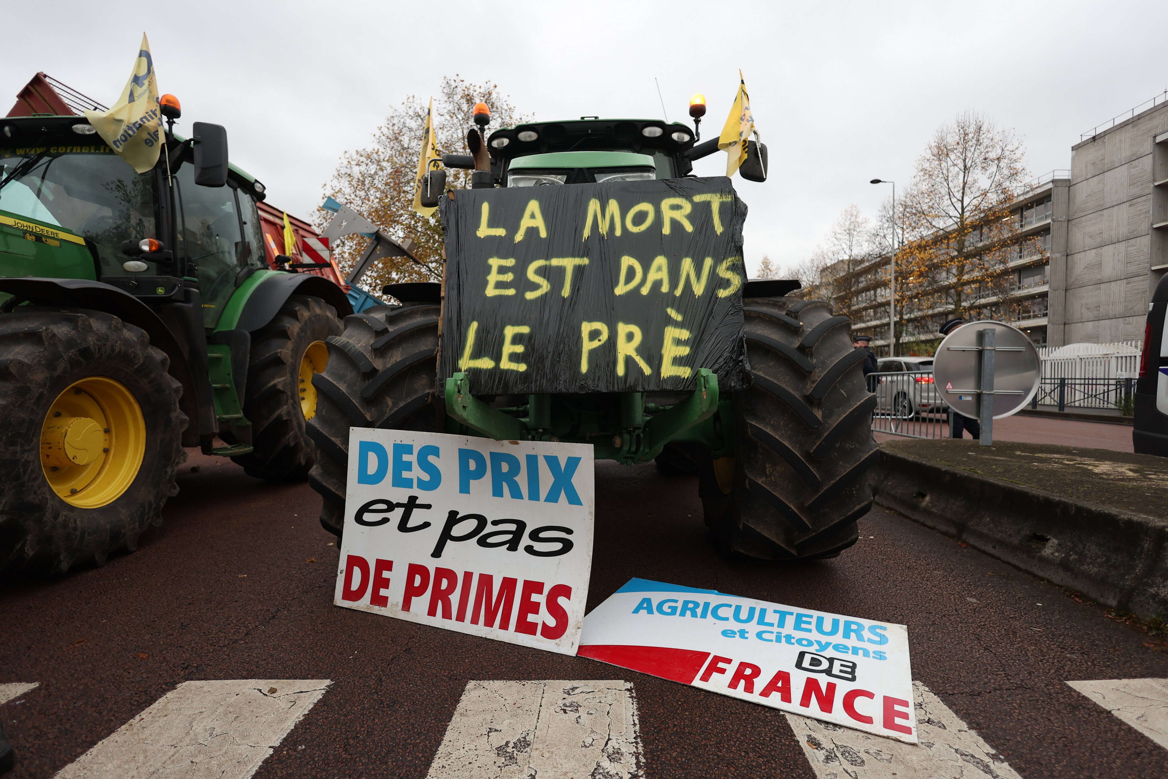 DIRECT. Colère des agriculteurs : la coordination rurale veut bloquer le transport alimentaire dès aujourd'hui