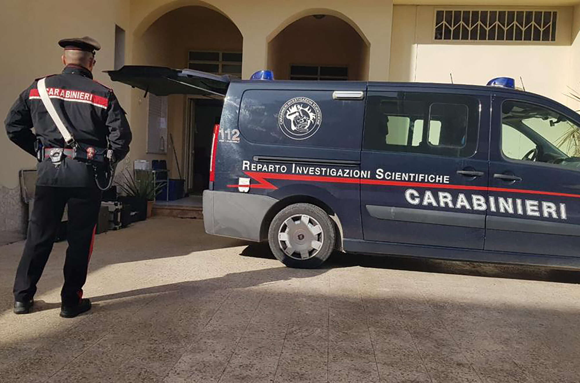 Un Italien arrêté pour avoir caché le corps de sa mère au moins deux ans dans un congélateur