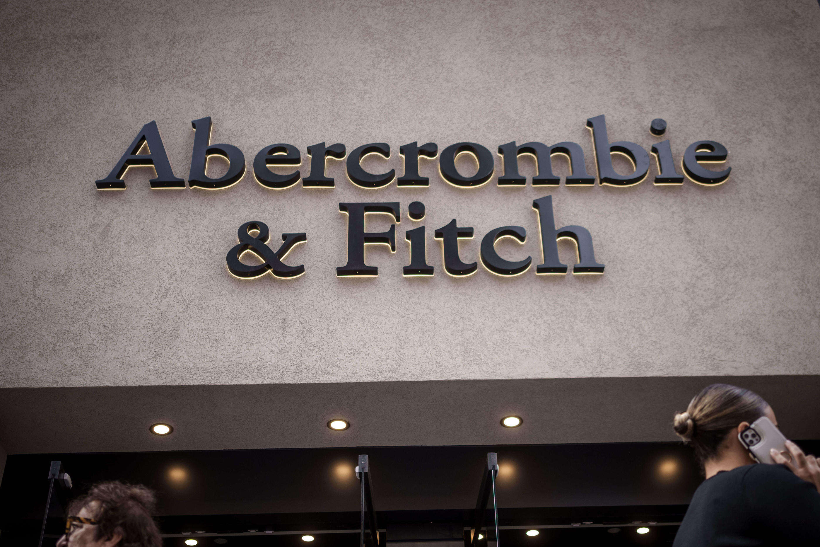 L’ex-PDG d’Abercrombie & Fitch arrêté dans le cadre d’une affaire de trafic sexuel et de prostitution