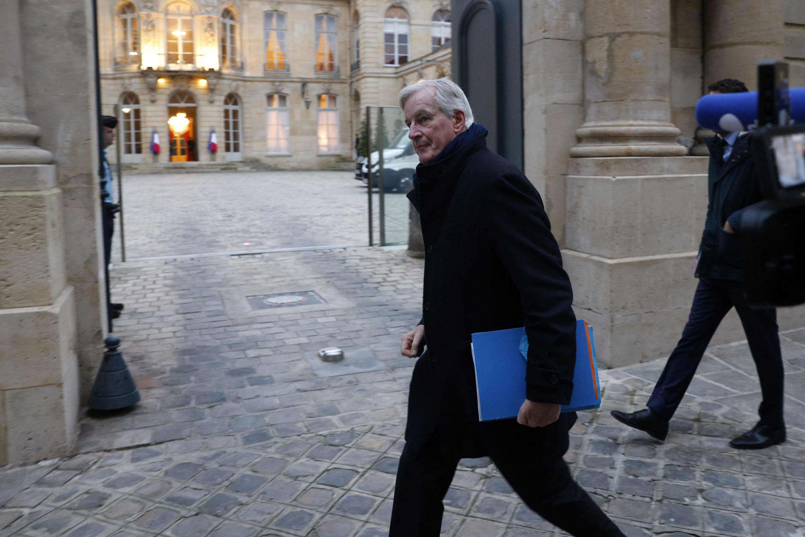 Après son hospitalisation, Michel Barnier « en forme » au Conseil des ministres