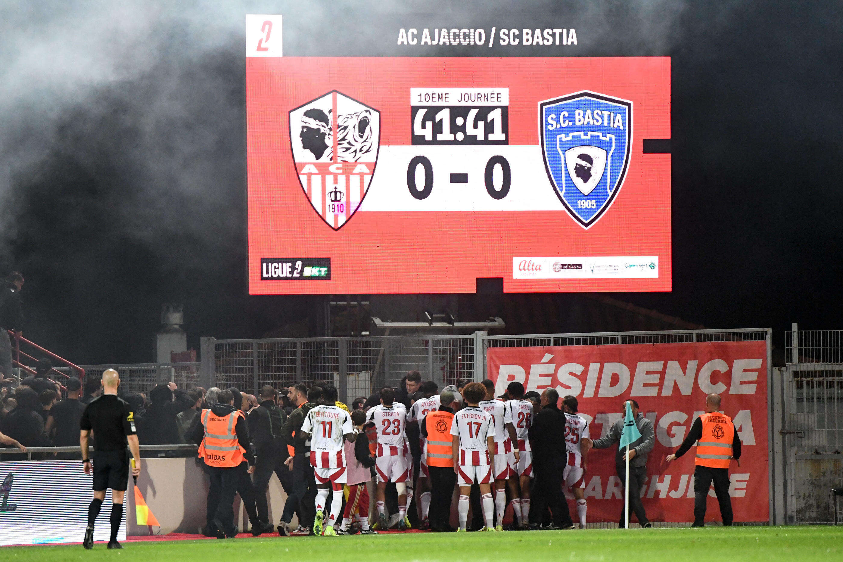 AC Ajaccio - Bastia : le parquet ouvre une enquête après les incidents lors du derby de Ligue 2