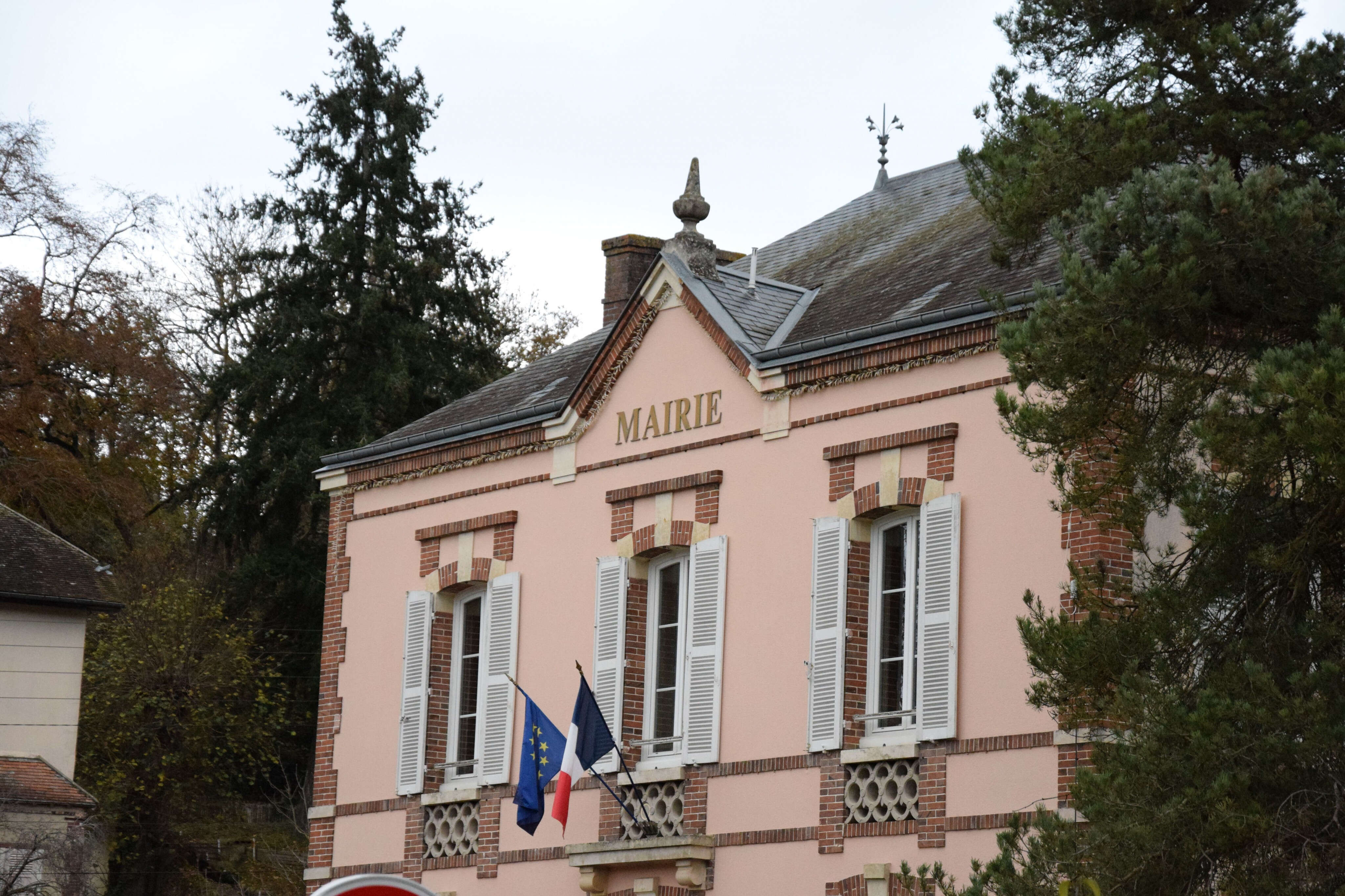 Un maire rural sur trois épuisé par la tâche : « Quand on est élu, le bouton off, il n’existe pas »