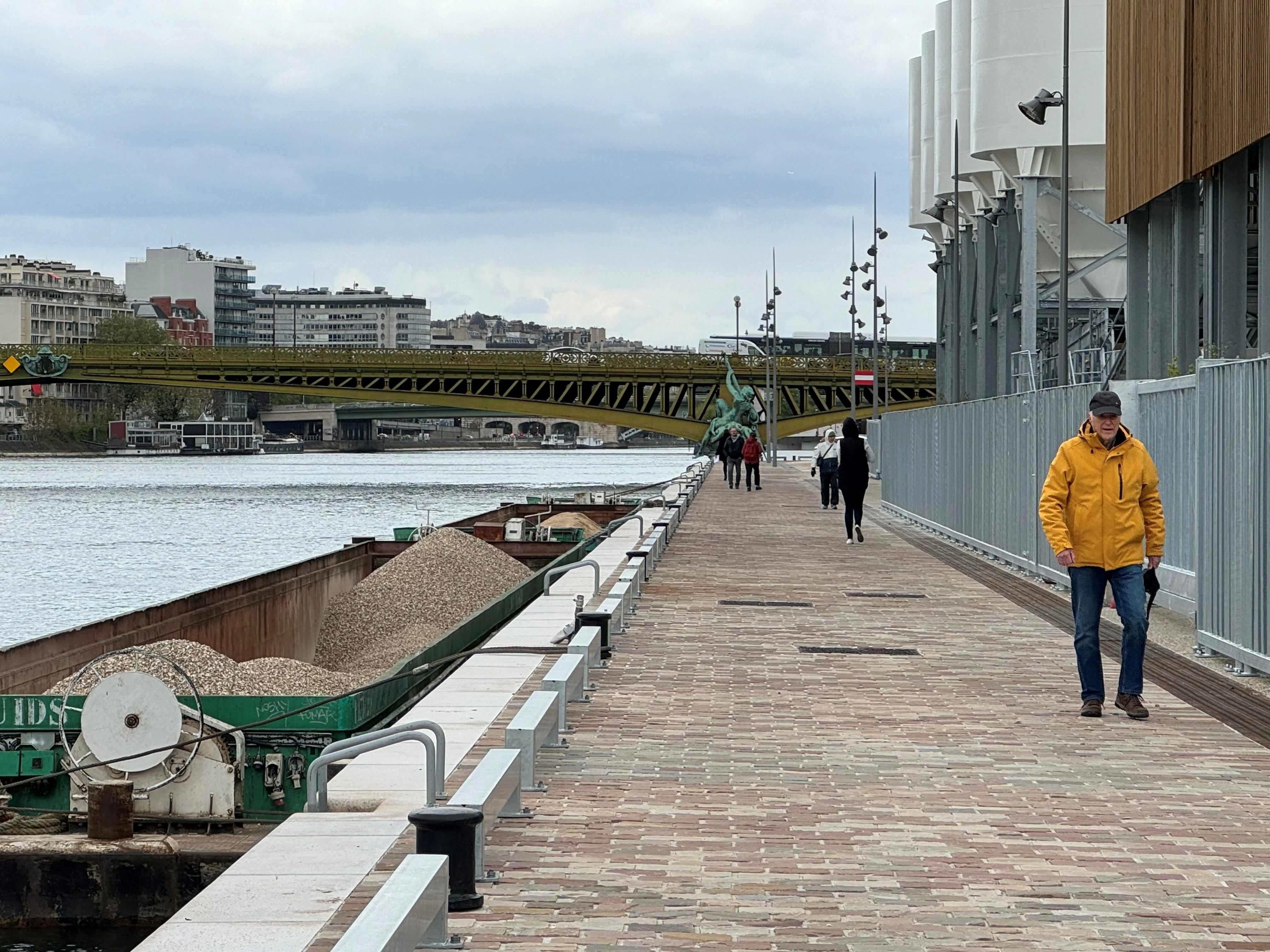 À Paris, un homme plâtré aux deux jambes porté disparu après avoir chuté dans la Seine