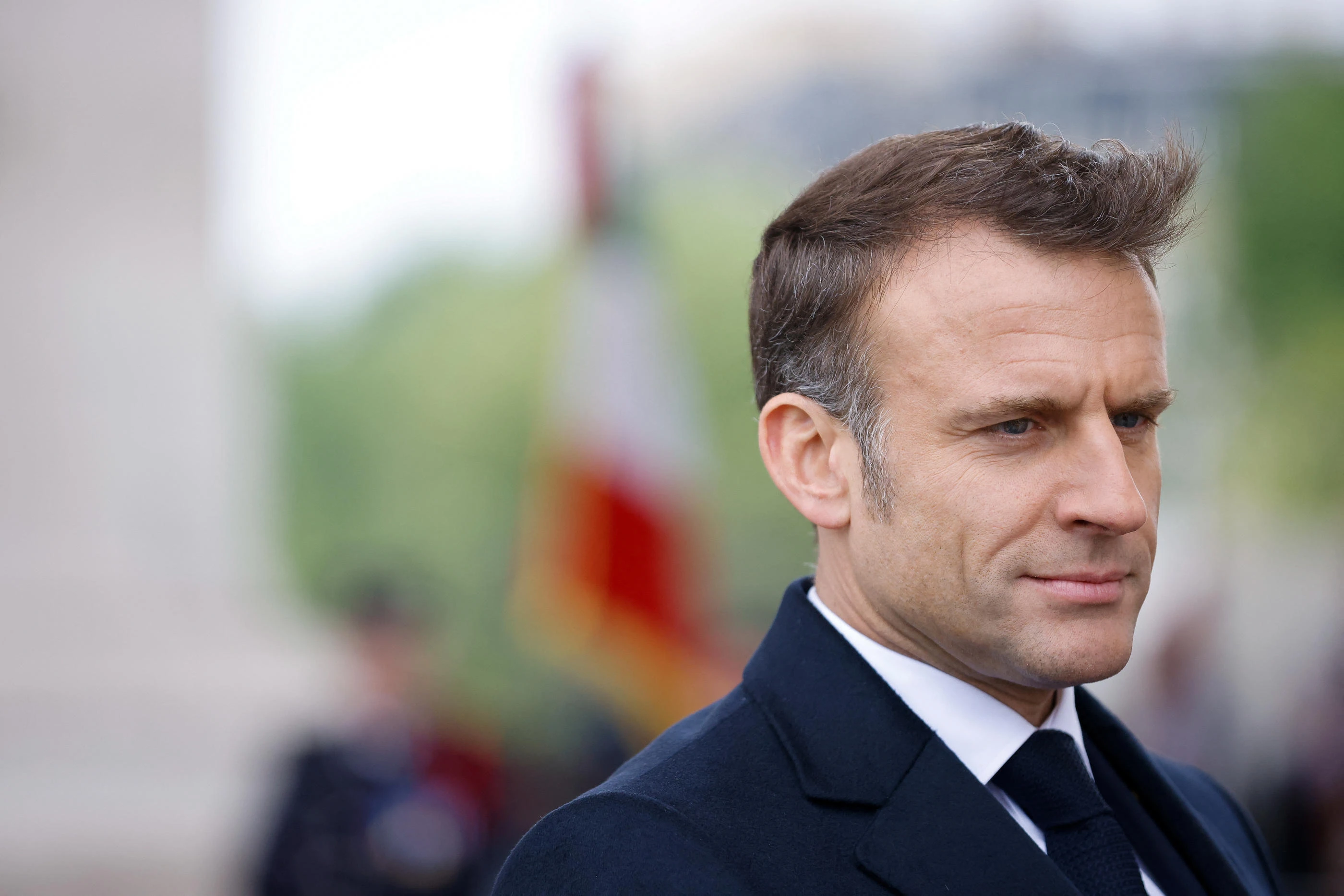 « Il y a des accords, des désaccords » : Emmanuel Macron assume l’invitation de Xi Jinping en France