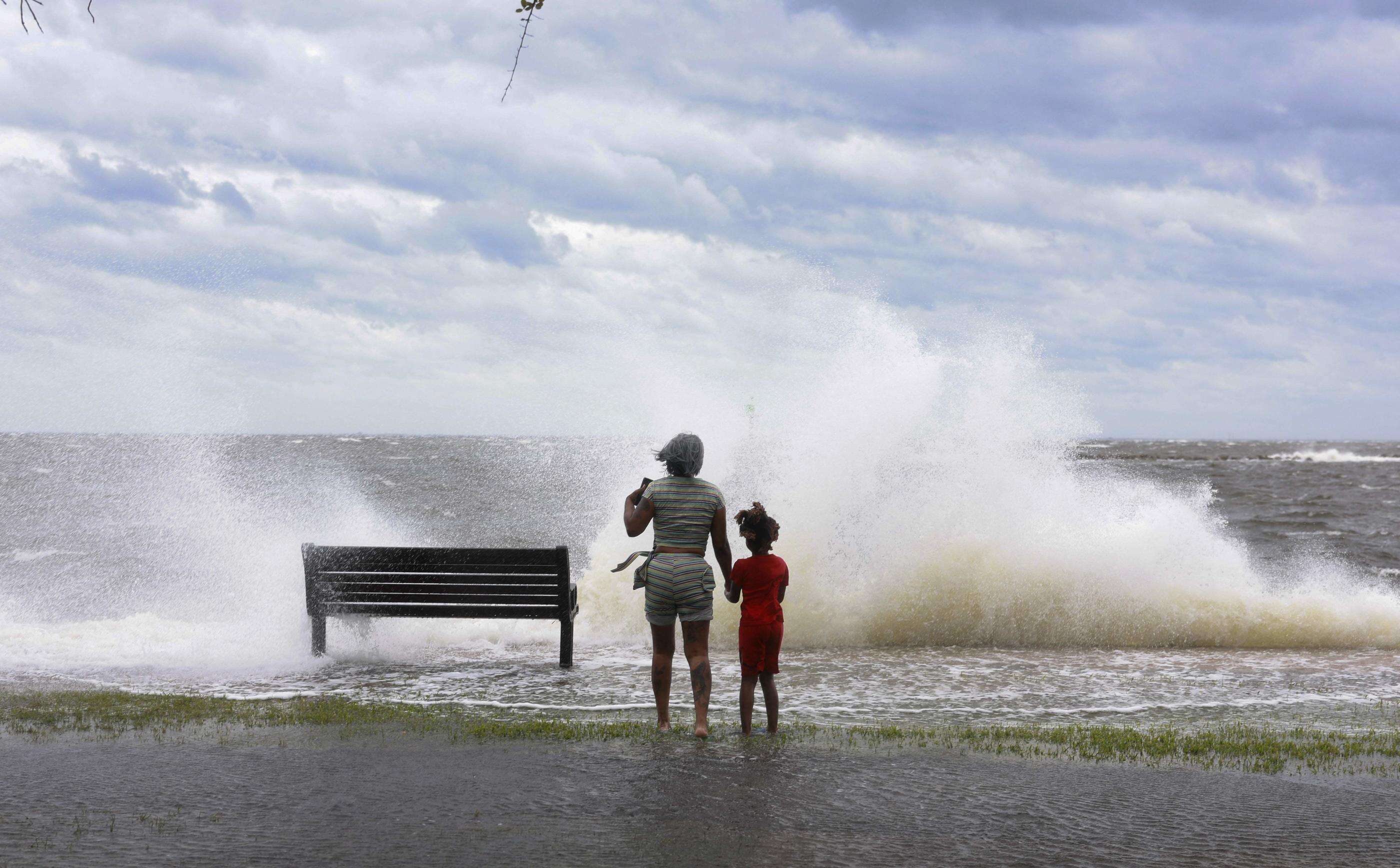 « Il va y avoir beaucoup de débris » : l’ouragan Hélène se renforce en catégorie 3 avant de toucher terre en Floride