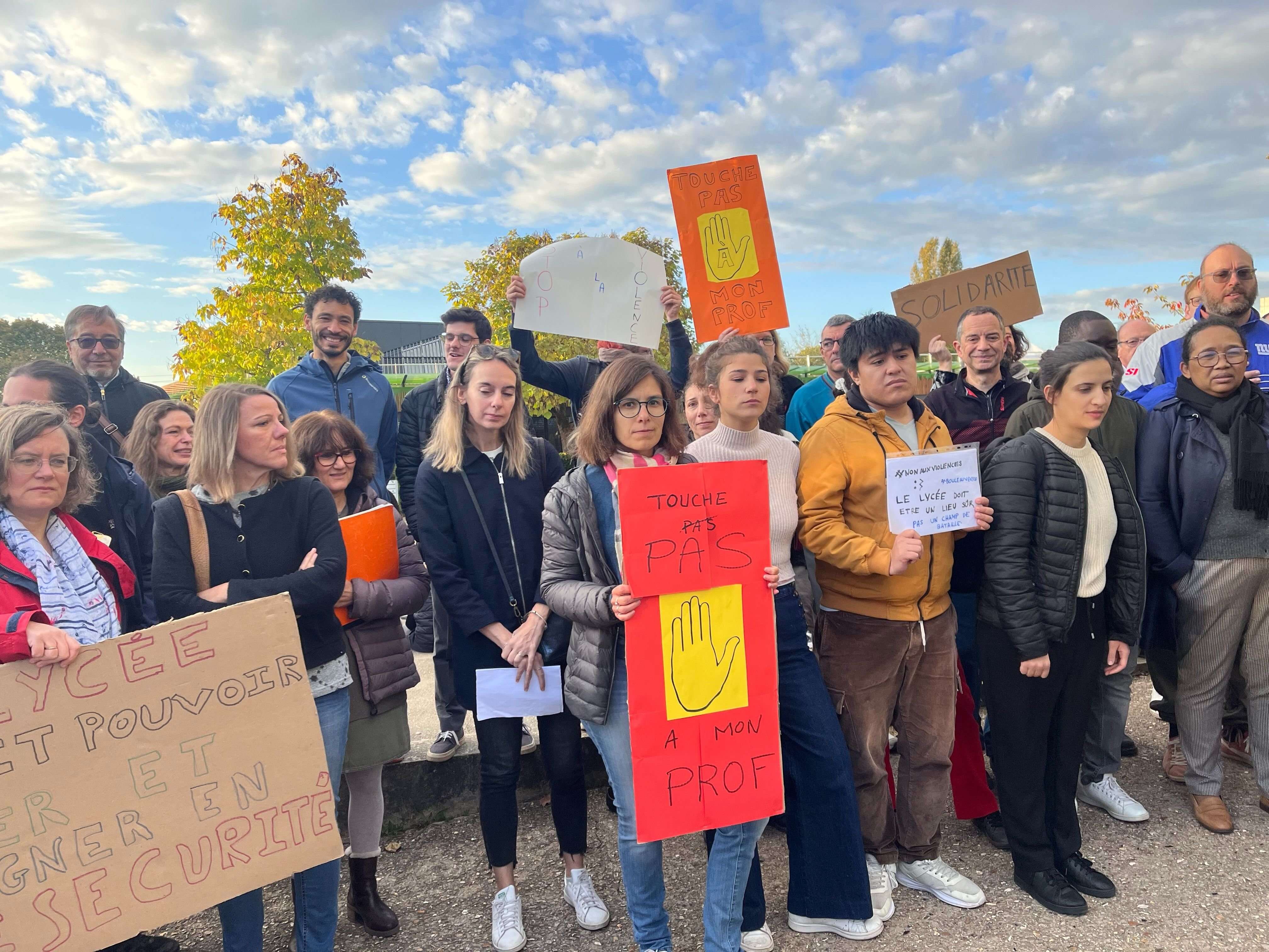 Un enseignant reçoit un coup de tête dans un lycée de l’Essonne, les profs disent leur ras-le-bol