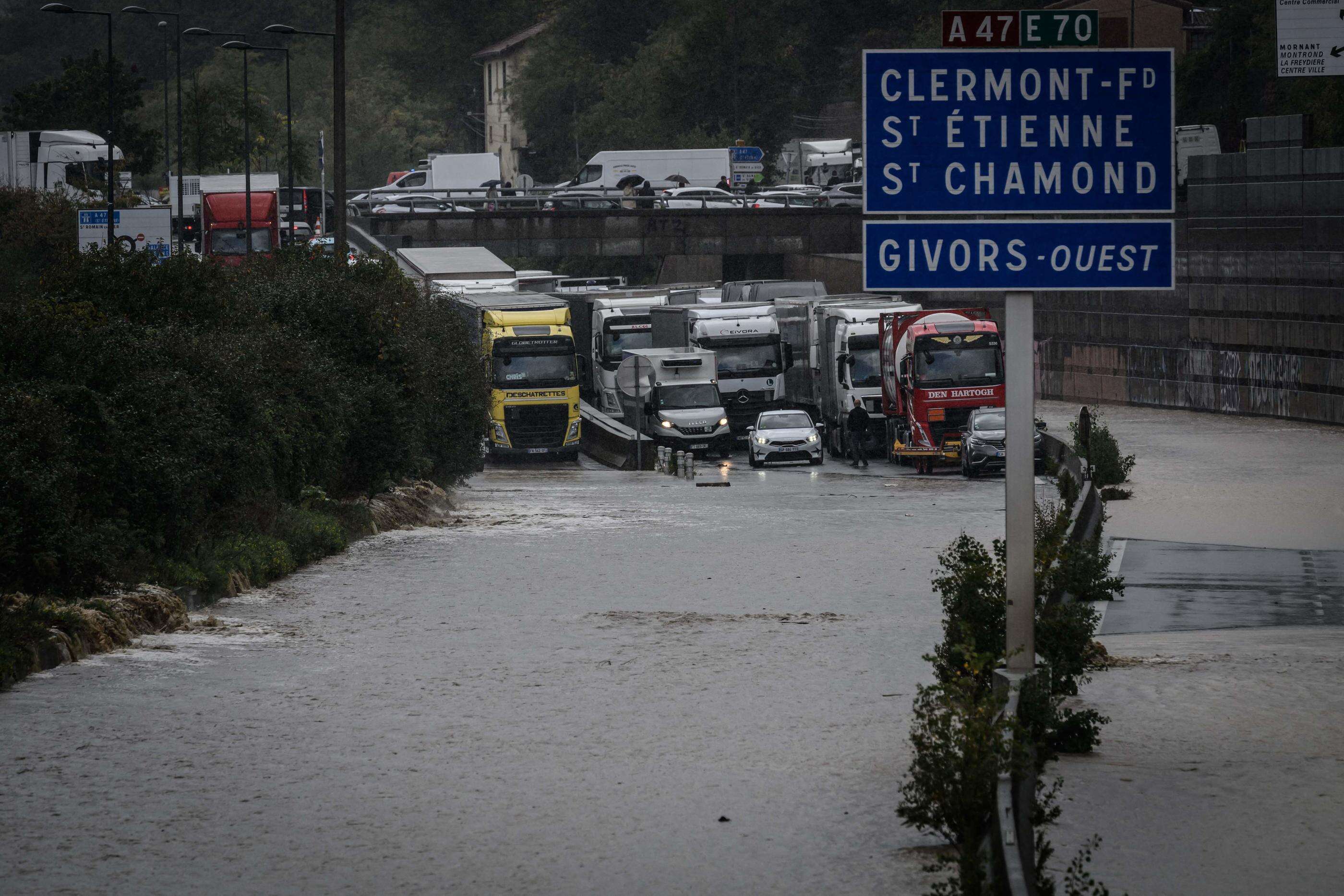 Crues et inondations : l’autoroute A47 rouvrira ce samedi matin, selon le ministre des Transports