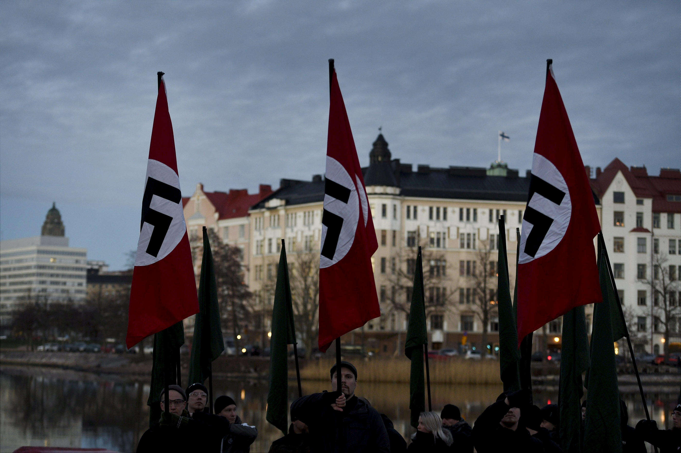 Suisse : Genève interdit les symboles de haine, notamment nazis, dans l’espace public