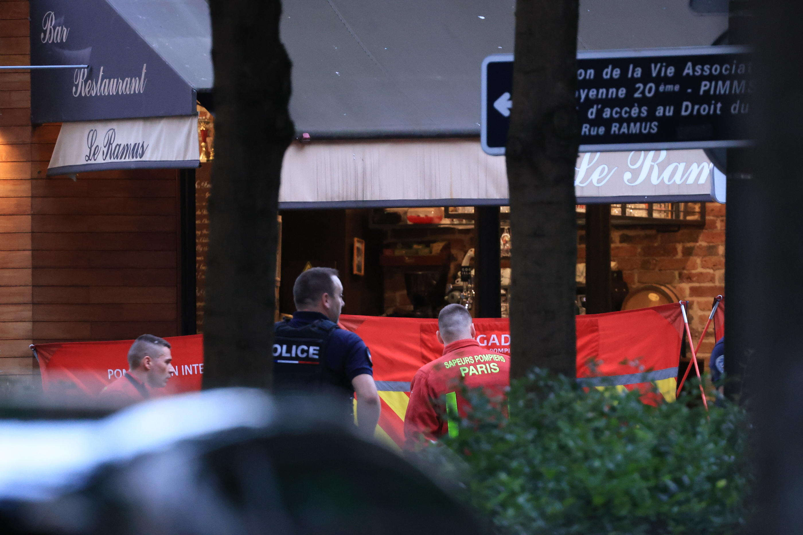 Terrasse percutée dans le XXe arrondissement : ce que l’on sait du drame qui a fait un mort et six blessés