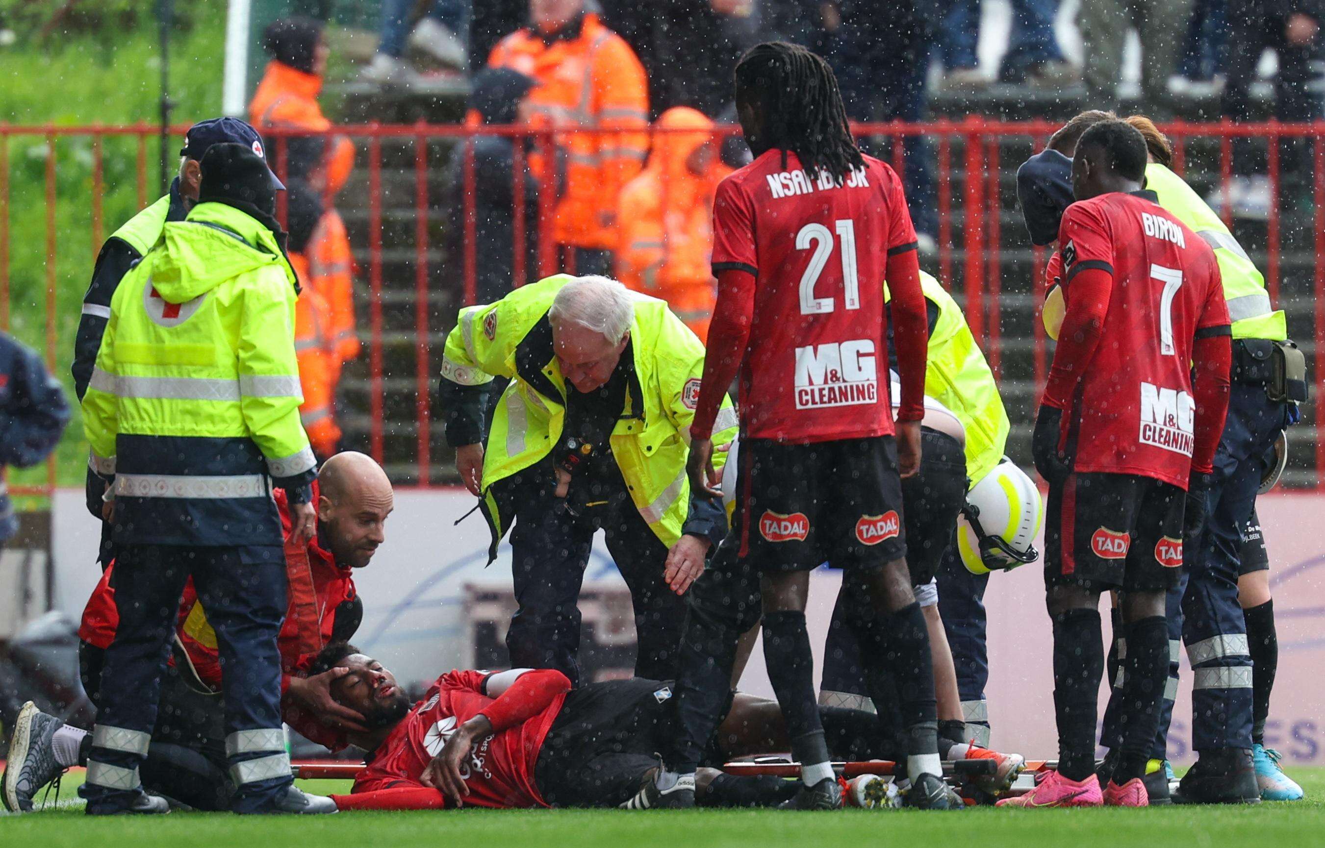 Football : vive inquiétude pour Jeff Reine-Adélaïde inconscient après avoir reçu un ballon dans le visage