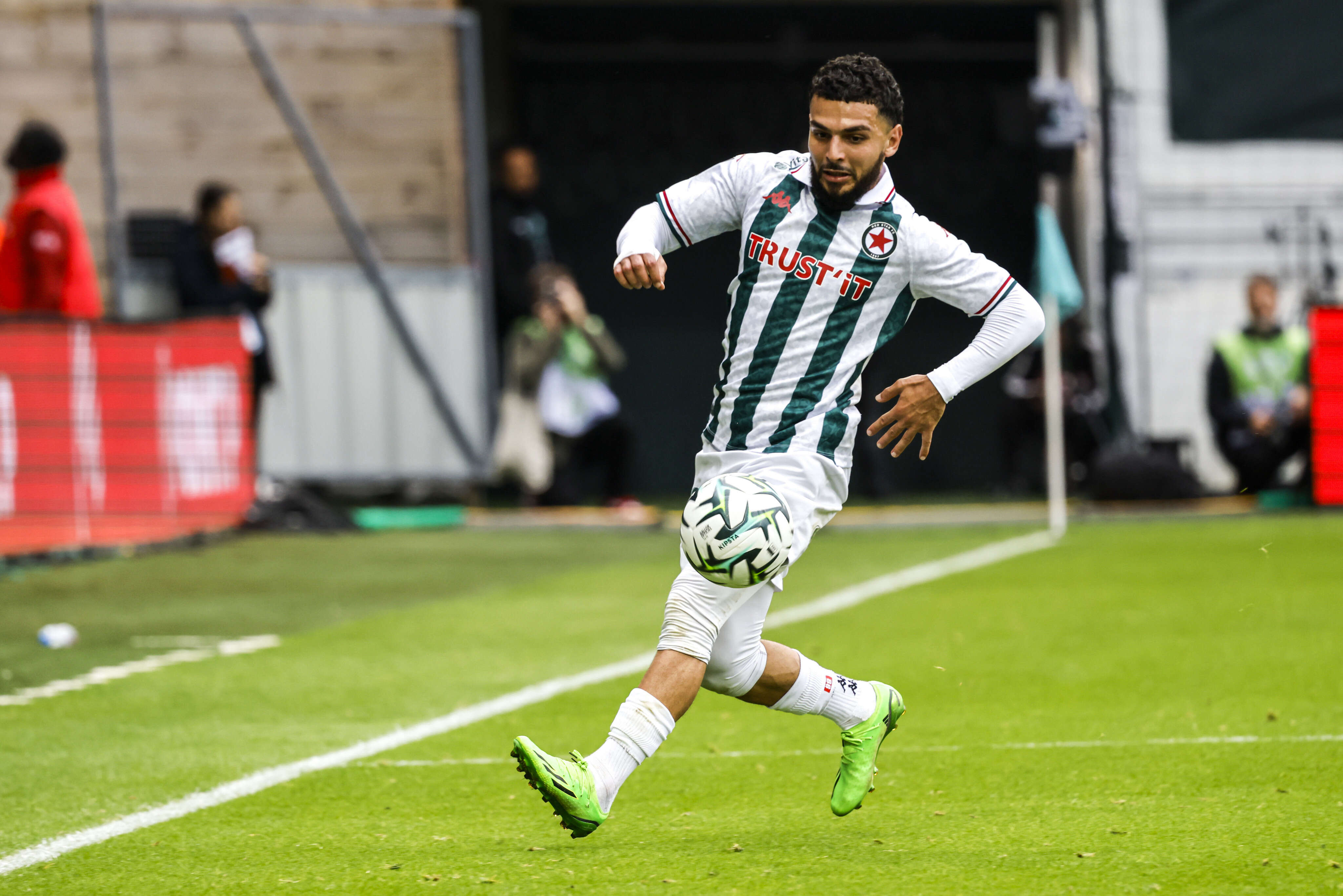 Ligue 2 : le but fabuleux de Hachem qui relance le Red Star et lui permet de décrocher le nul face à Caen