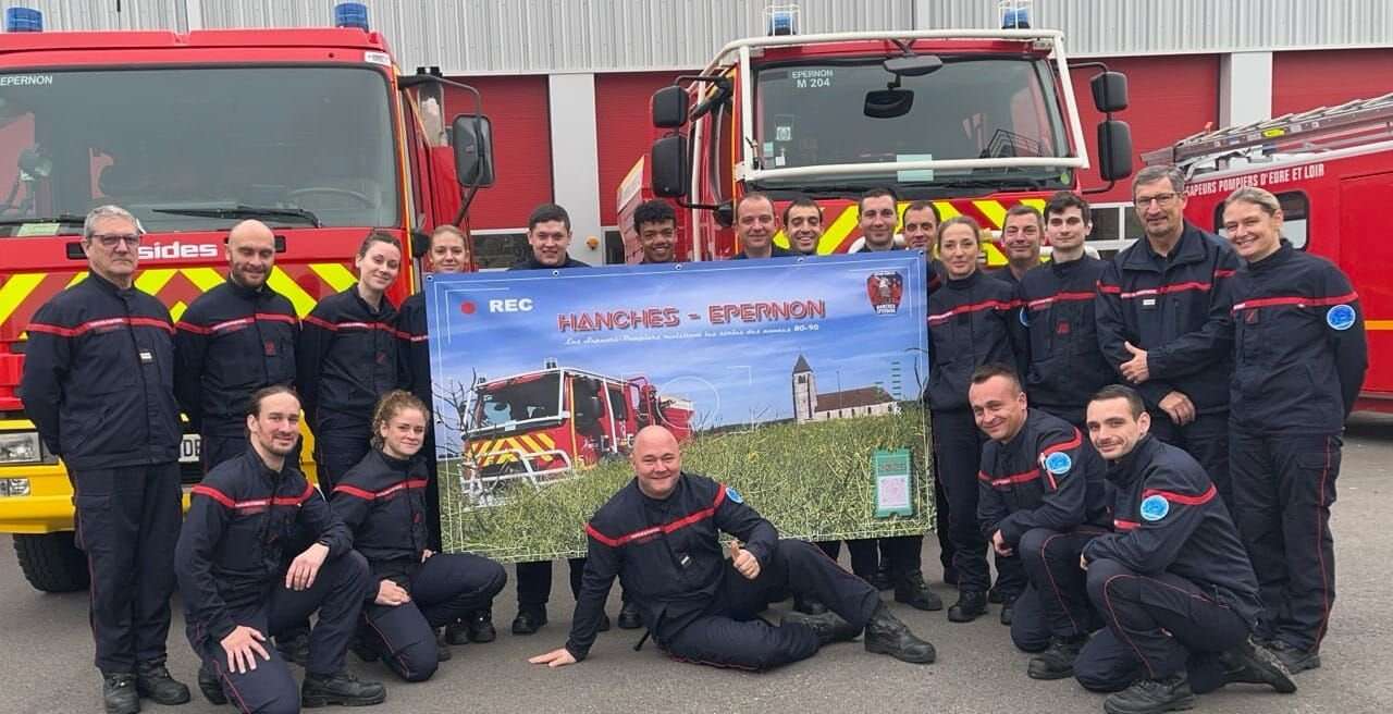 « On a acheté des maillots de bain rouge » : les pompiers de Hanches-Epernon 100 % volontaires pour le calendrier 2025