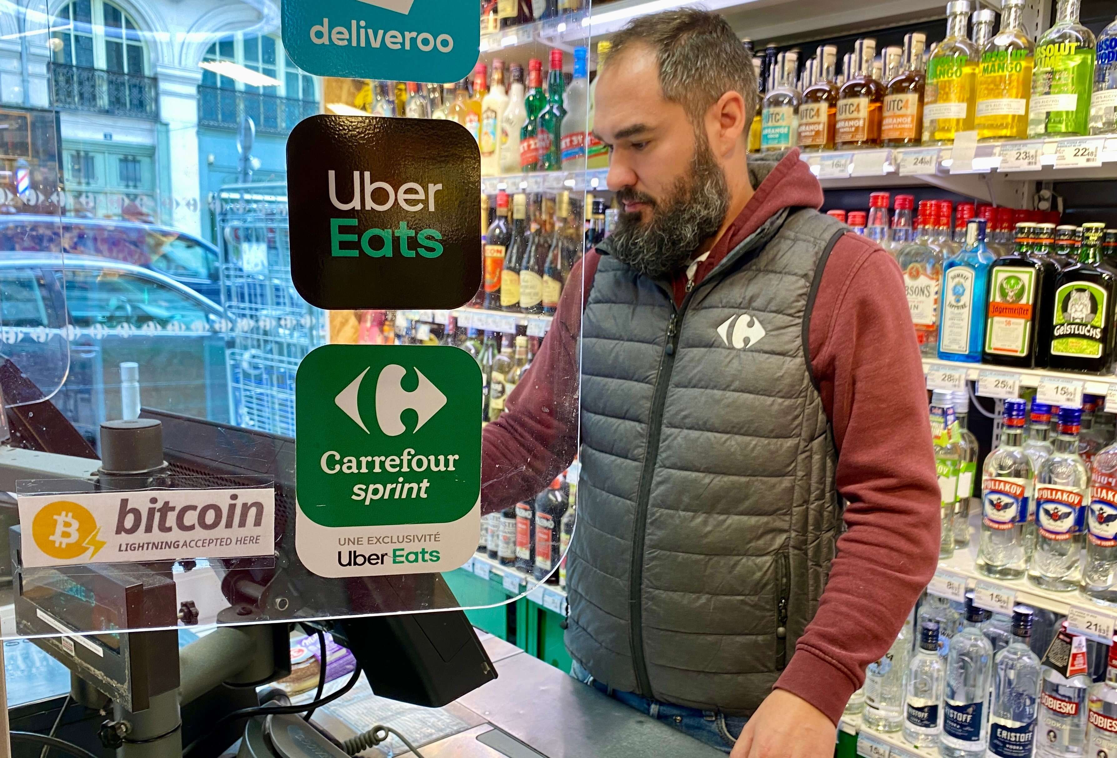 « Ça fonctionne sans problème » : à Rouen, le Carrefour Express accepte les règlements en bitcoins