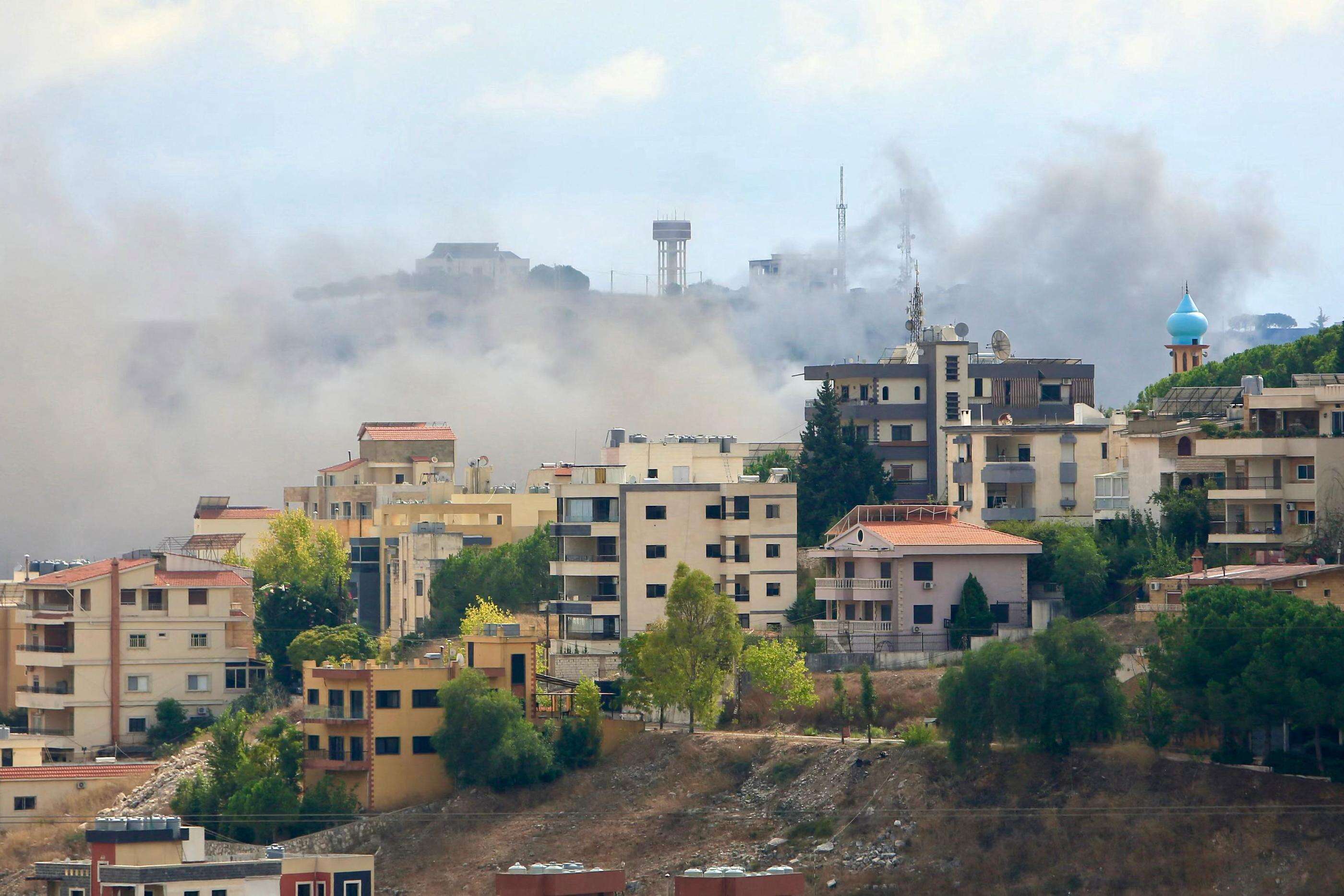 Moyen-Orient : Israël bombarde une trentaine de villages au sud Liban, le Hezbollah réplique sur son sol