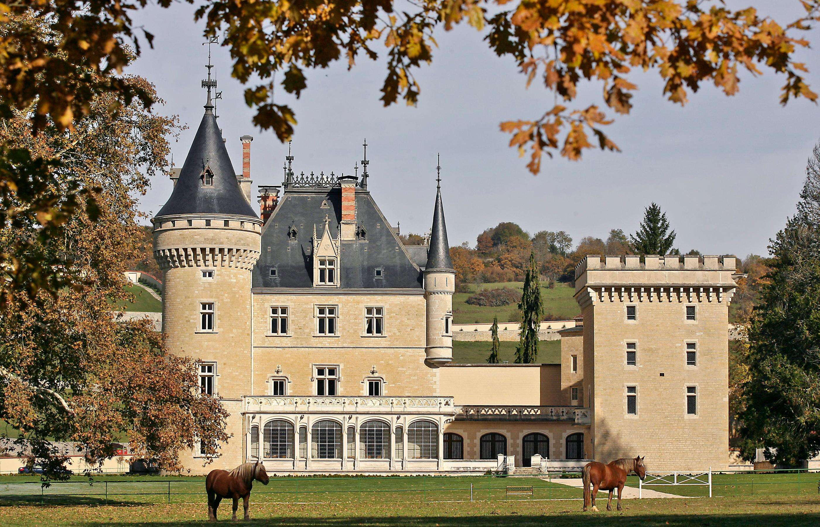 Dans le Jura, un château du XIVe siècle entièrement restauré est en vente… depuis 15 ans