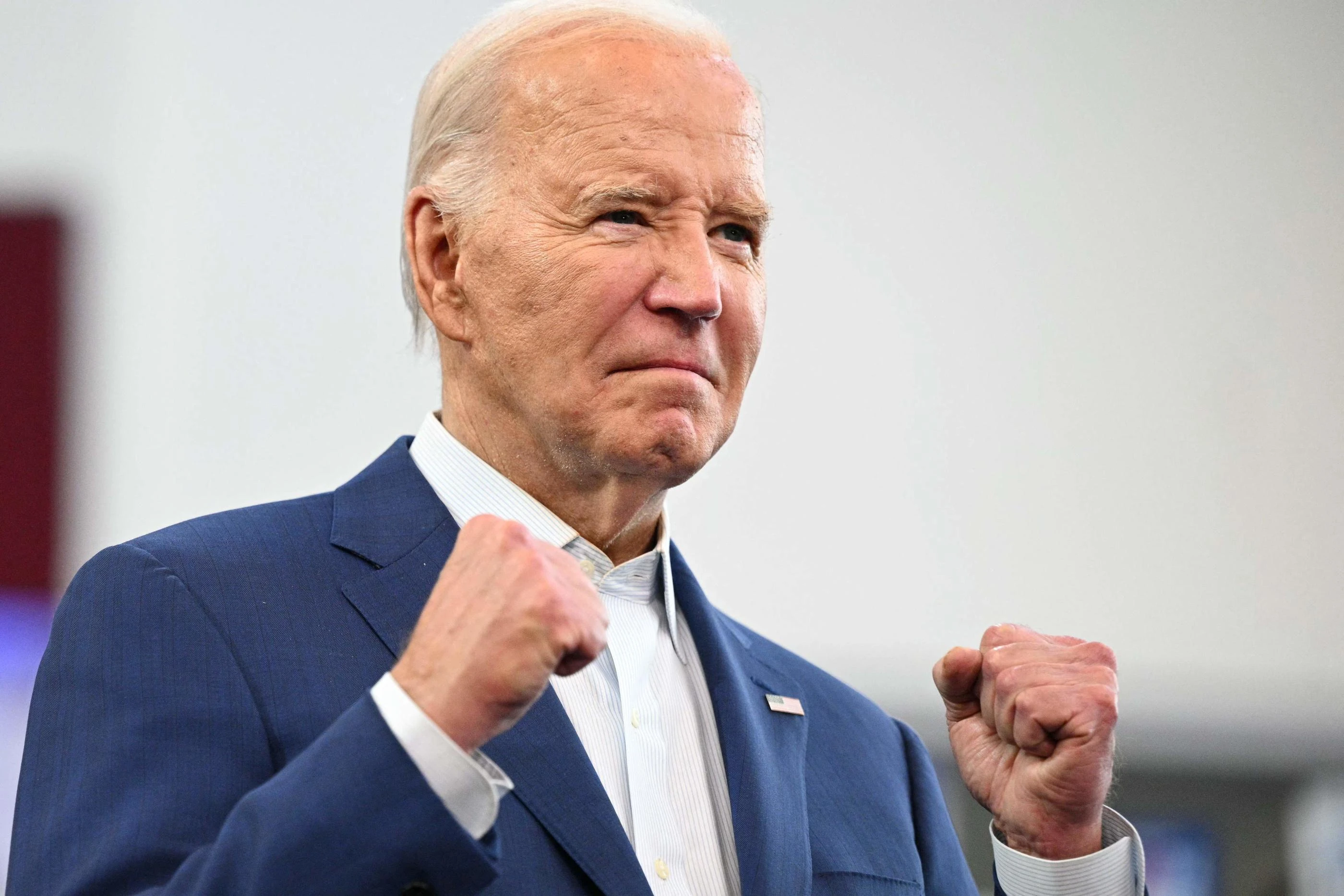 Présidentielle : Biden dit aller « bien », alors que des démocrates lui demandent de laisser la place à d’autres candidats