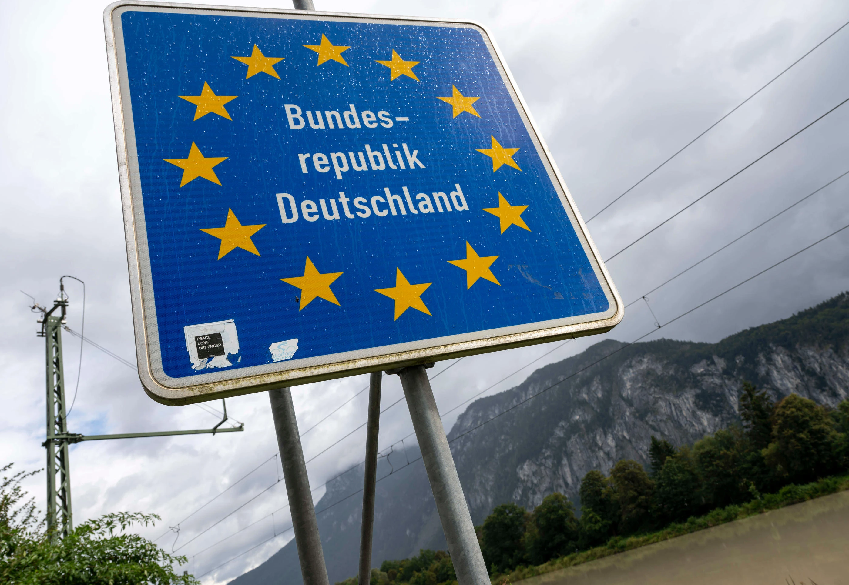 Contrôle aux frontières en Allemagne : l’UE demande des mesures « proportionnées », Varsovie s’indigne
