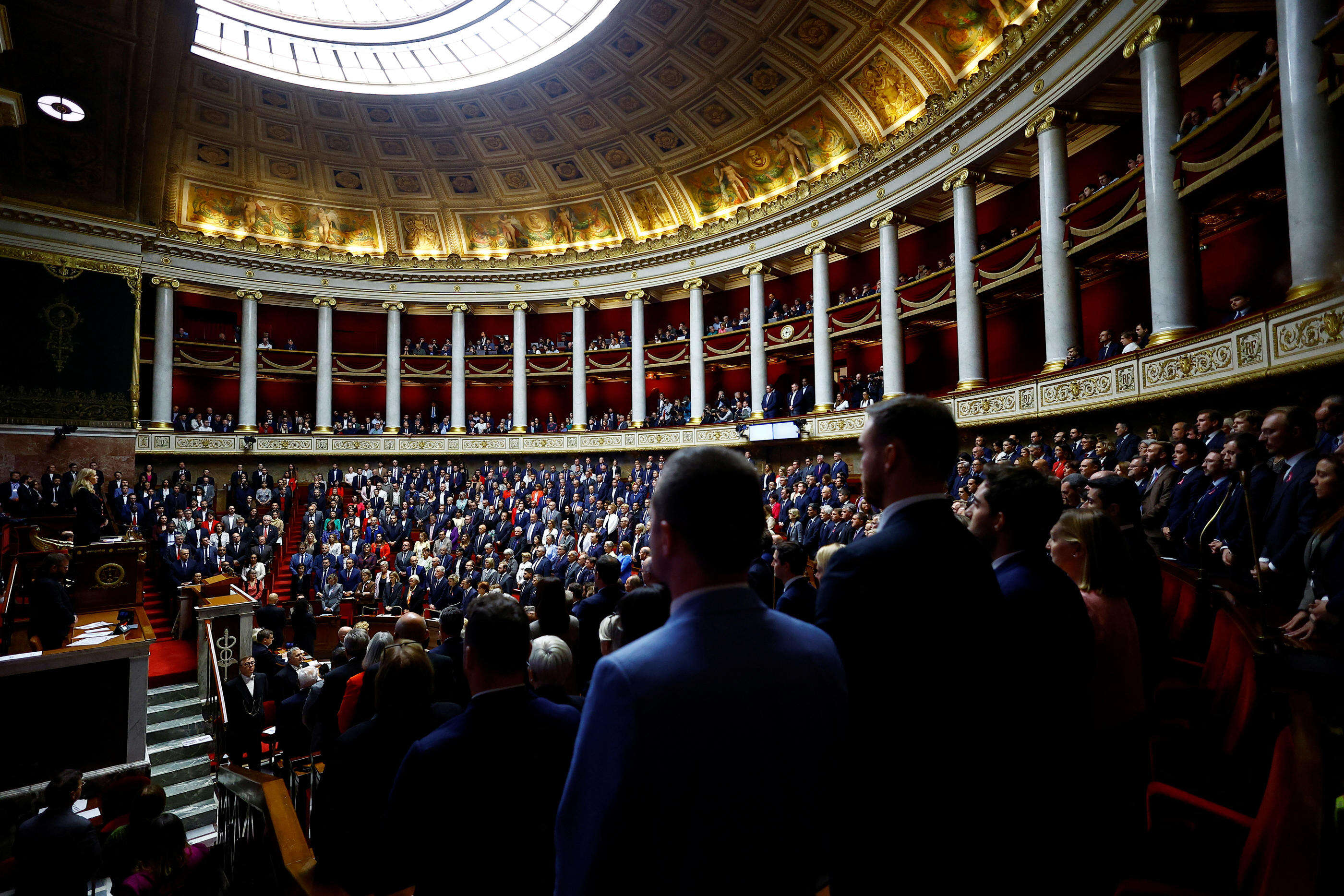 Déclaration de politique générale : « Nous pensons à elle », une minute de silence à l’Assemblée en hommage à Philippine