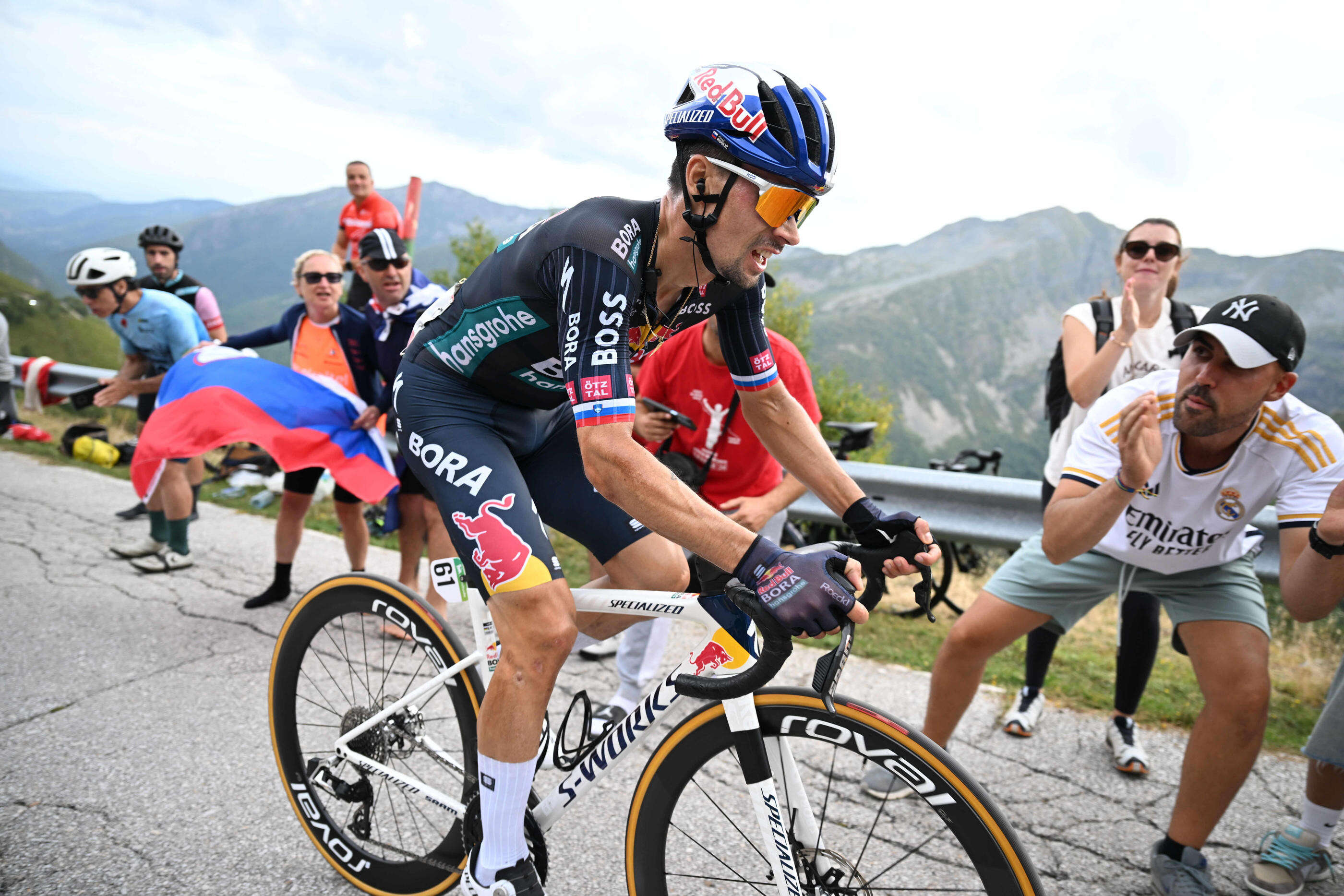 Vuelta, 14e étape : Roglic se fait une frayeur, Groves devance Van Aert au sprint