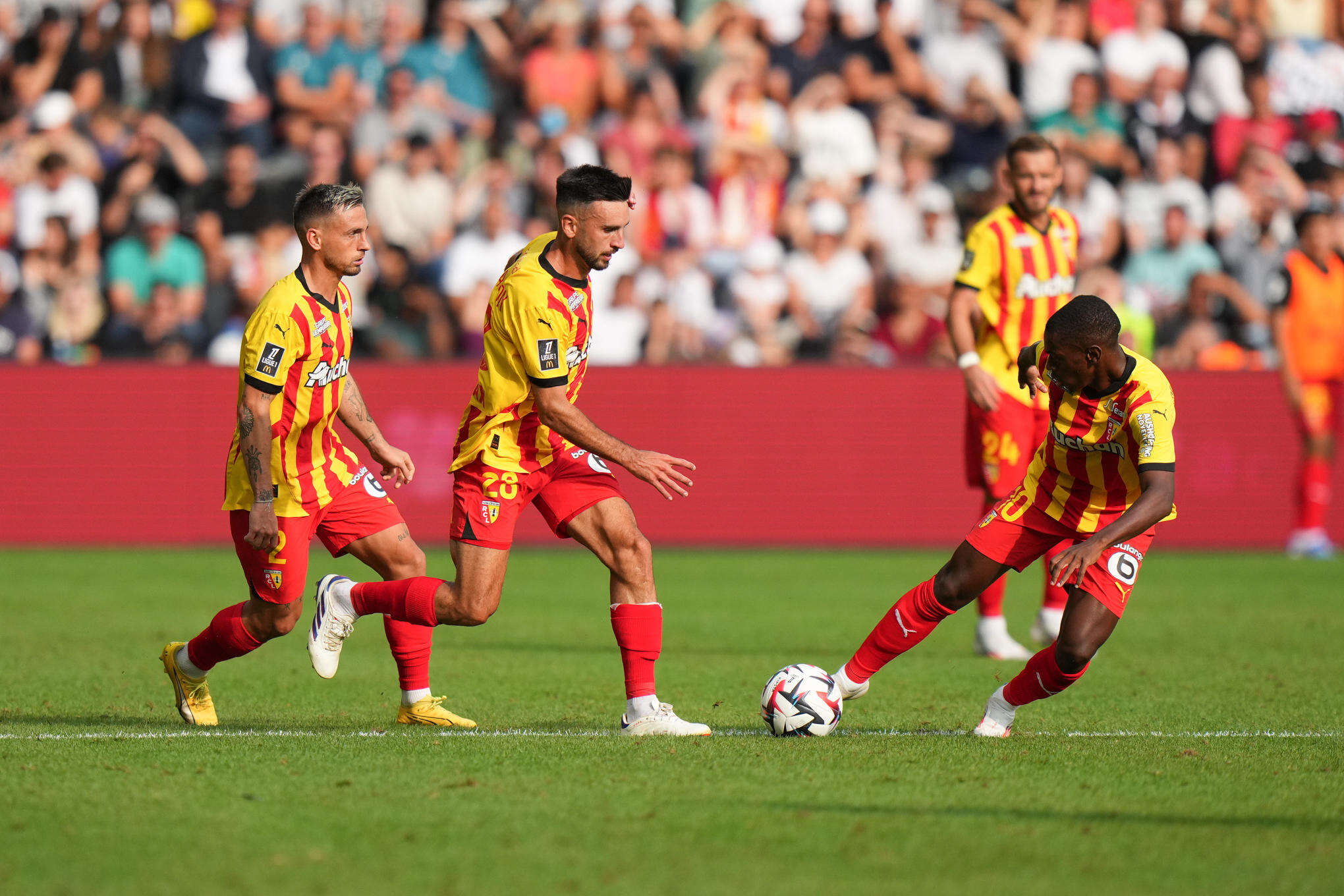 Ligue 1 : le RC Lens bat Angers pour la première de Will Still, match nul sur les autres pelouses