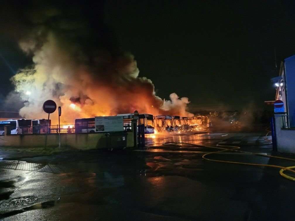 Seine-et-Marne : un incendie détruit 8 bus Transdev dans un entrepôt de Lieusaint