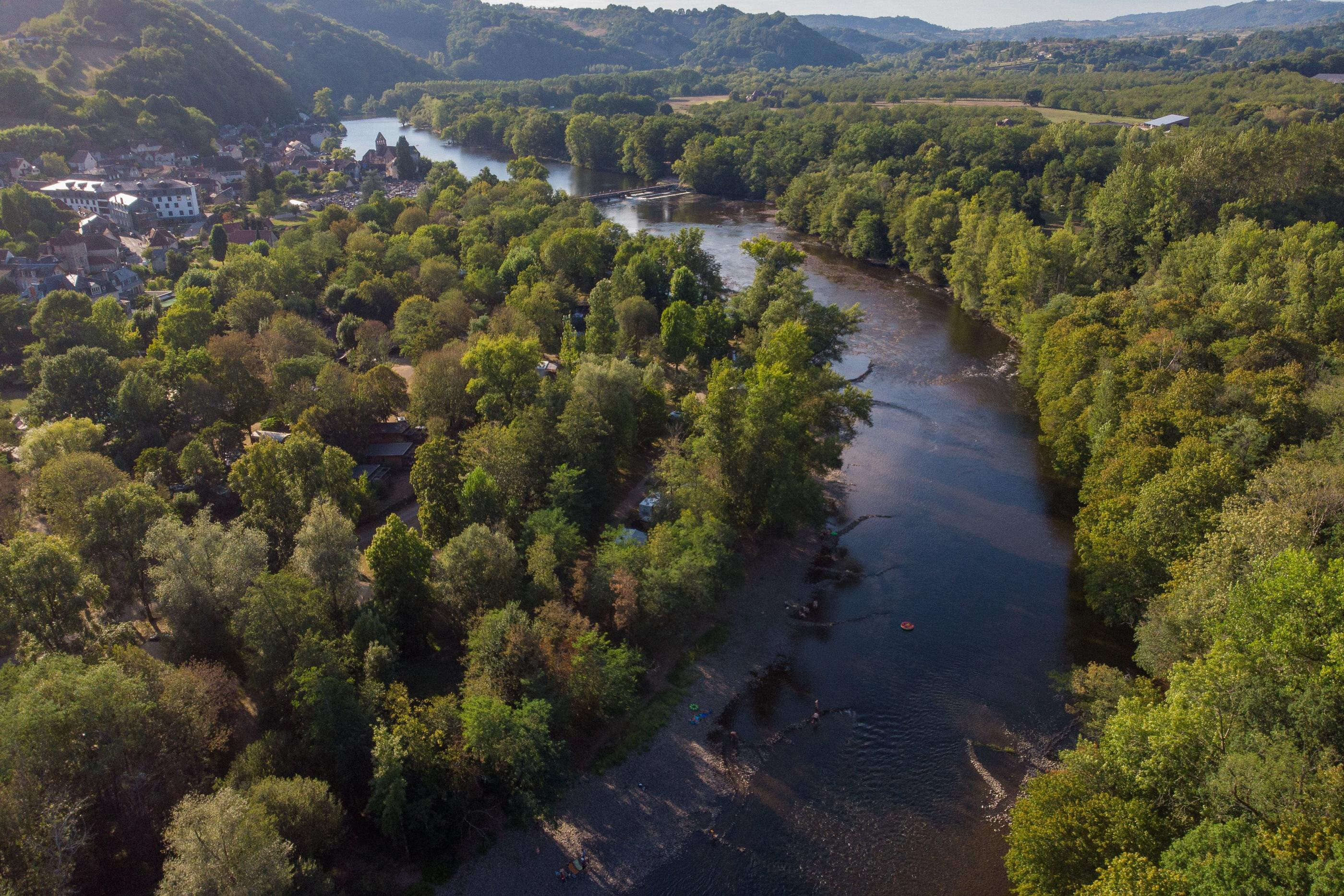 Dordogne : un jeune homme de 21 ans meurt noyé en sautant dans la rivière