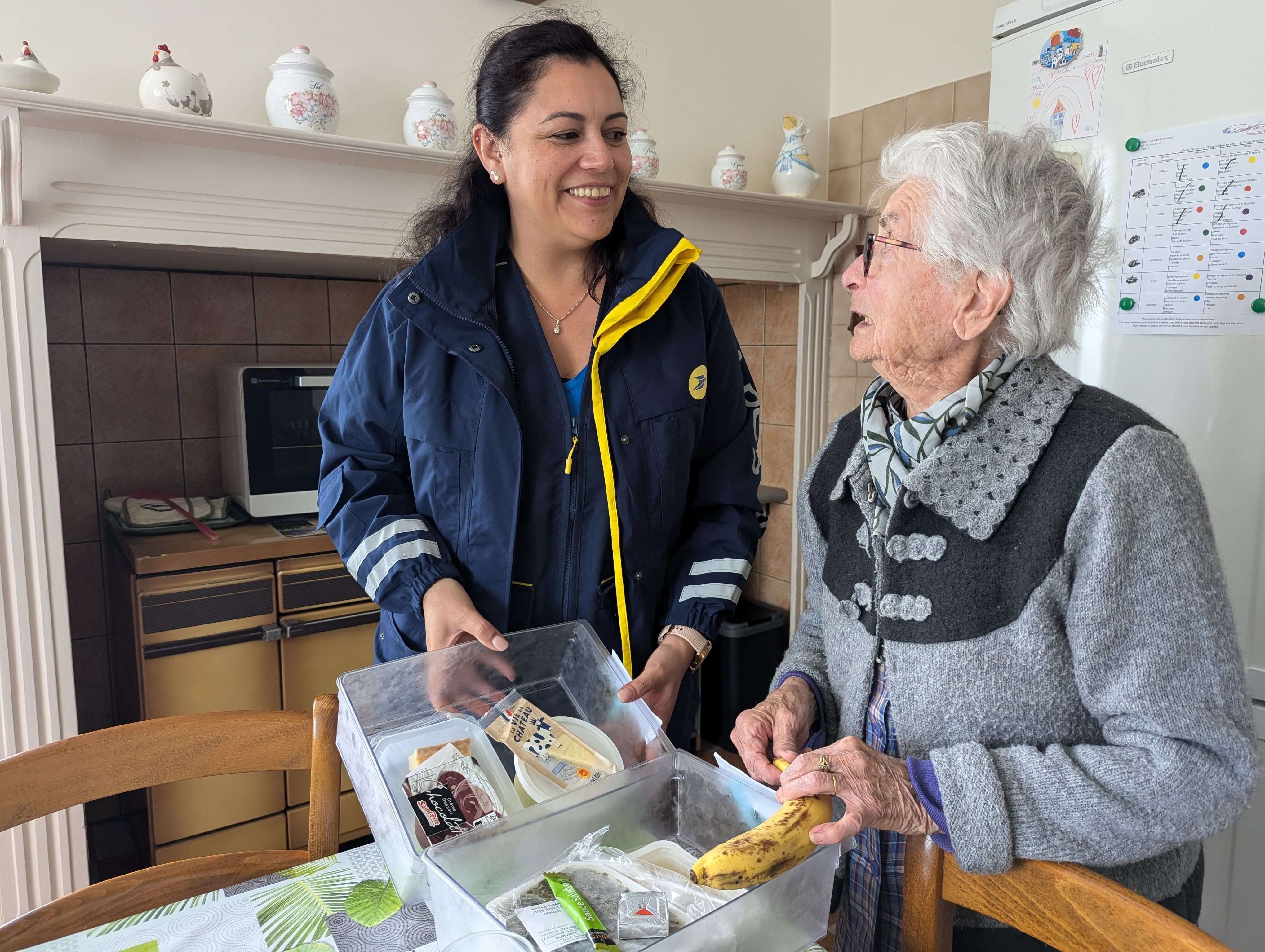 « Marthe, c’est ma chouchoute ! » : en Corrèze, la Poste accélère ses livraisons de repas à domicile