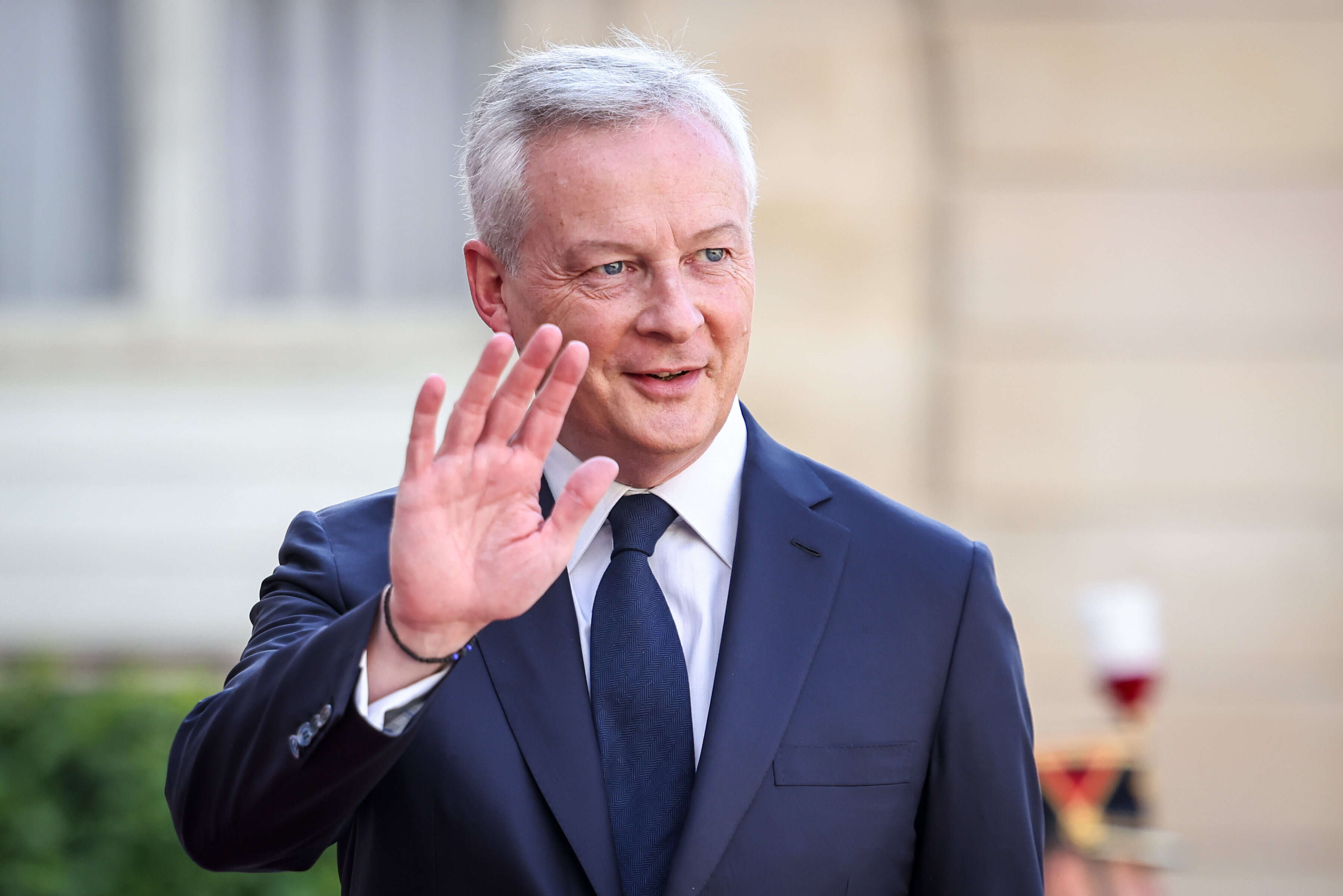 « Peut-être qu’il n’ira pas travailler ailleurs » : le cabinet de Bruno Le Maire dément un départ en Suisse