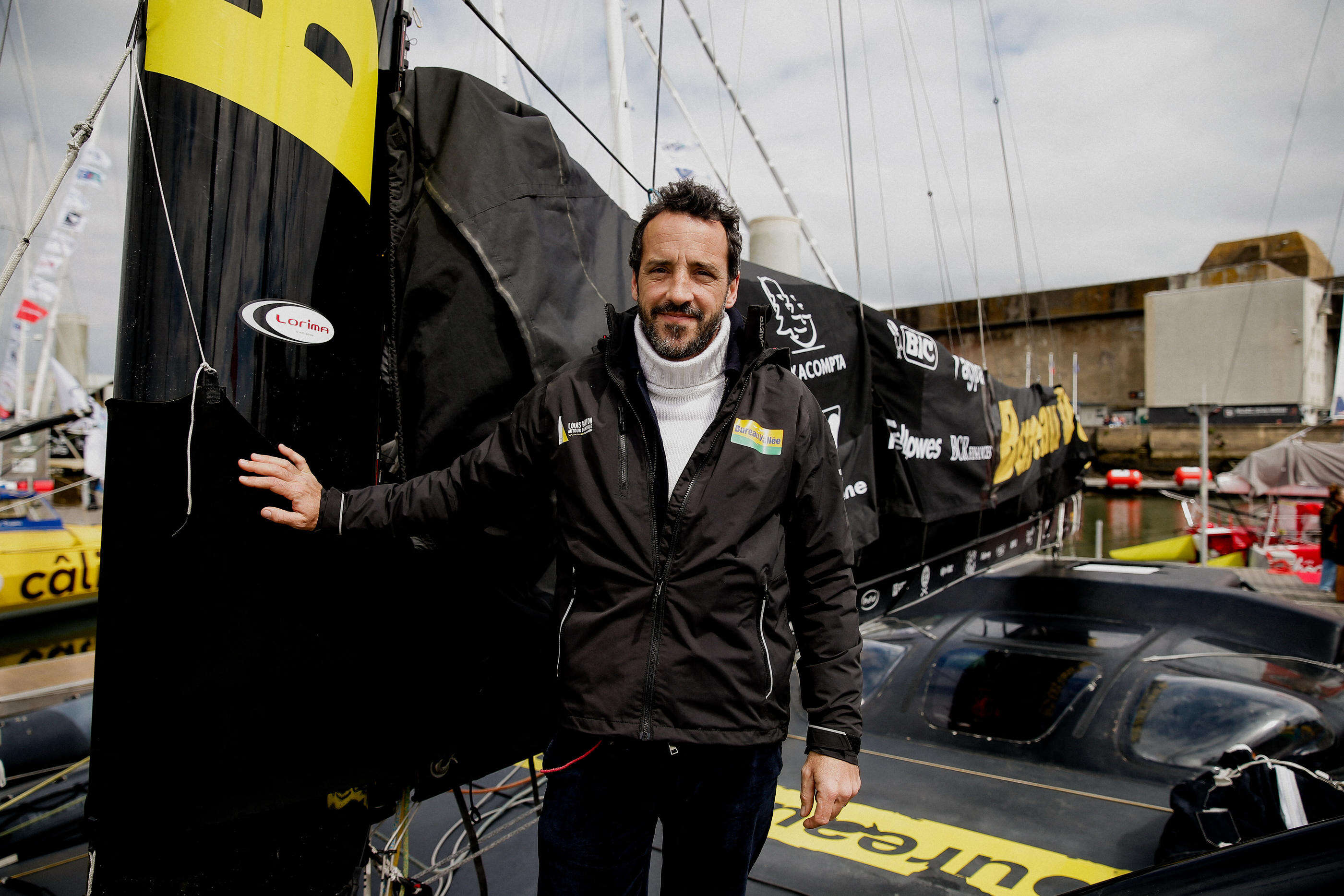 Vendée Globe 2024 : « Pourquoi ça fait ça ? », la détresse de Louis Burton, victime d’une fissure sur son bateau