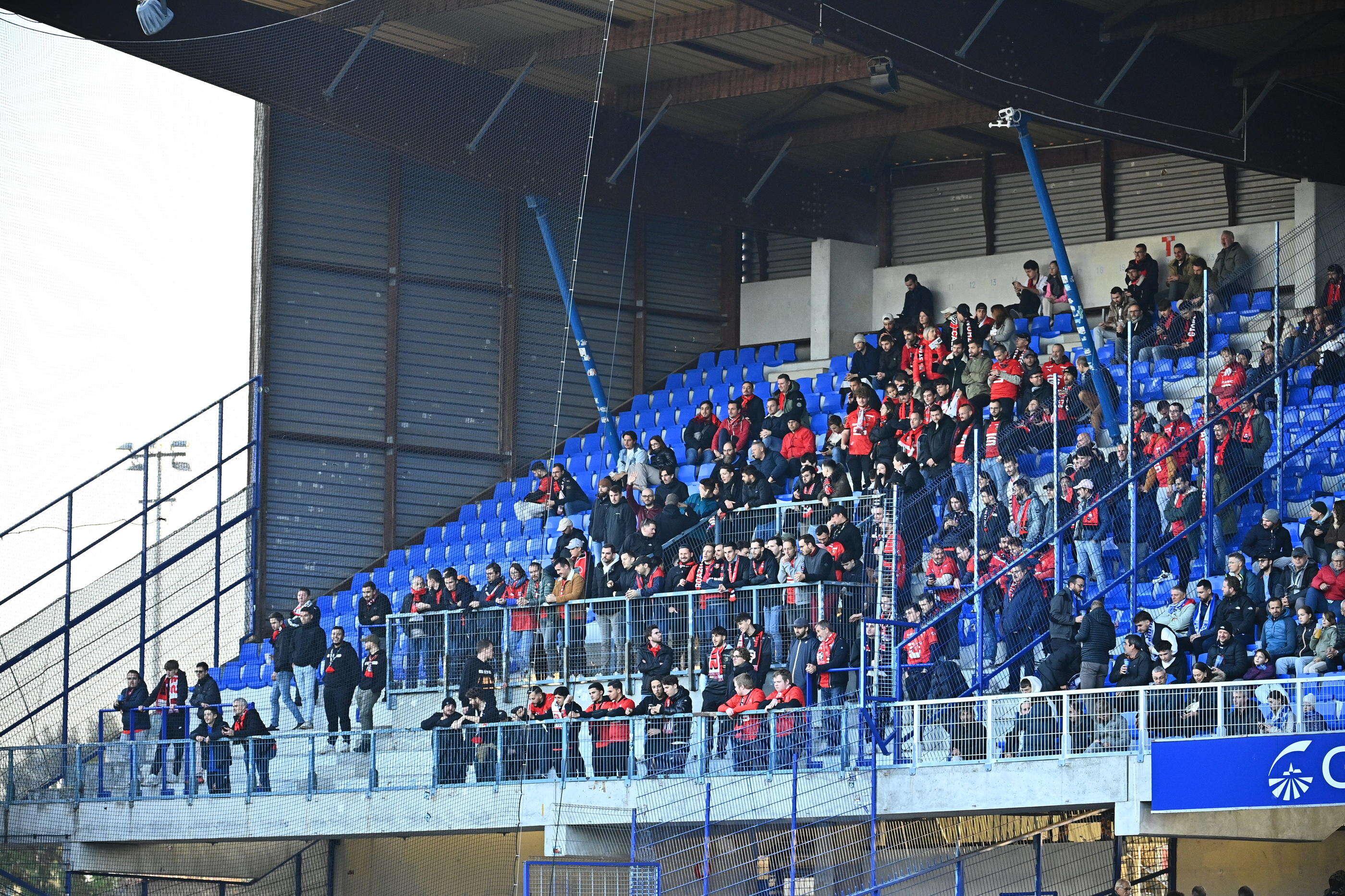 Agression d’un policier lors du match Auxerre-Rennes : jusqu’à un an de prison pour deux supporters