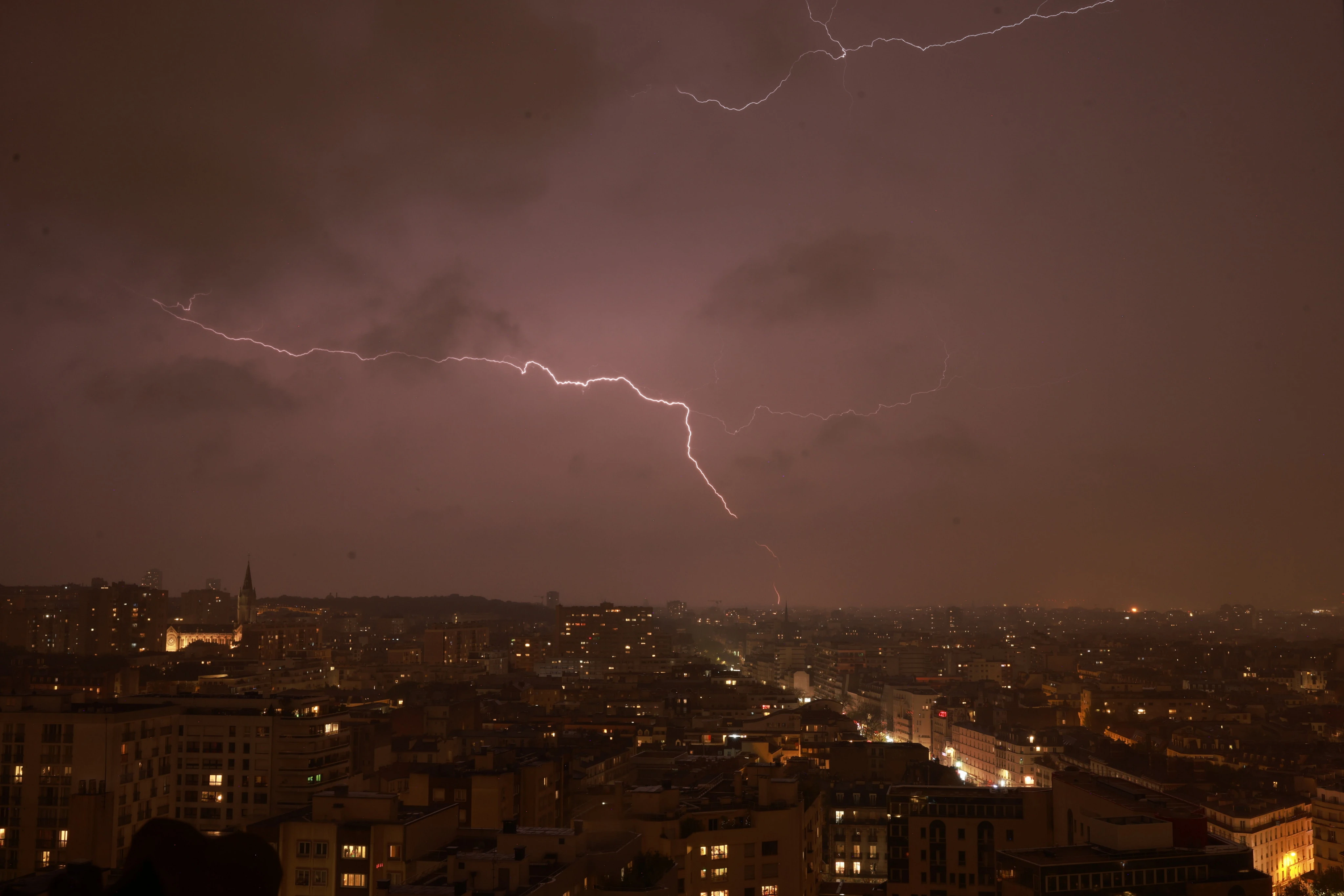 Grêlons, inondations, aéroports… Le bilan des violents orages qui ont touché l’Île-de-France et l’Oise