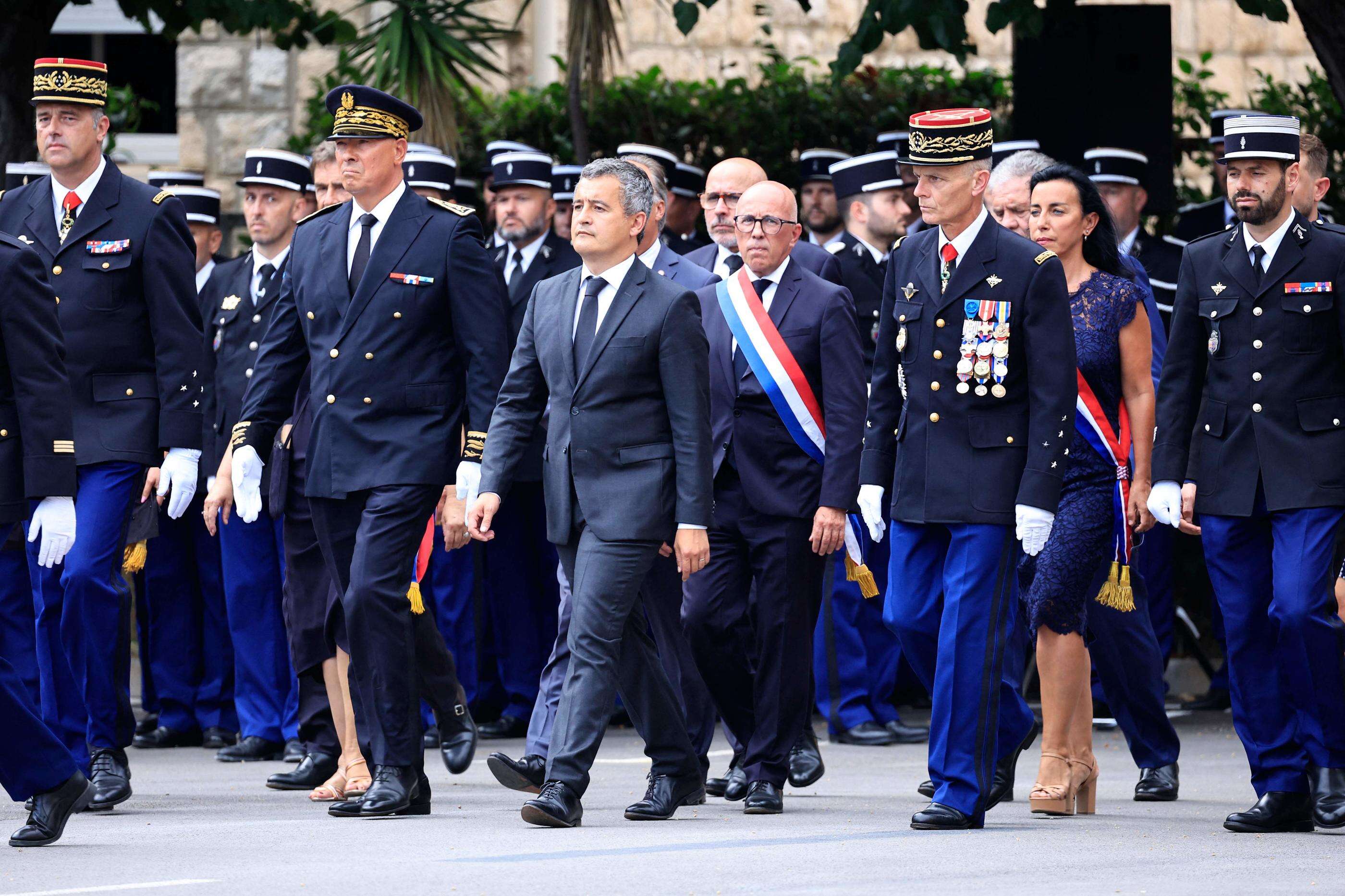 « La mort d’Éric Comyn n’est pas acceptable » : Gérald Darmanin salue la mémoire du gendarme tué par un chauffard à Mougins