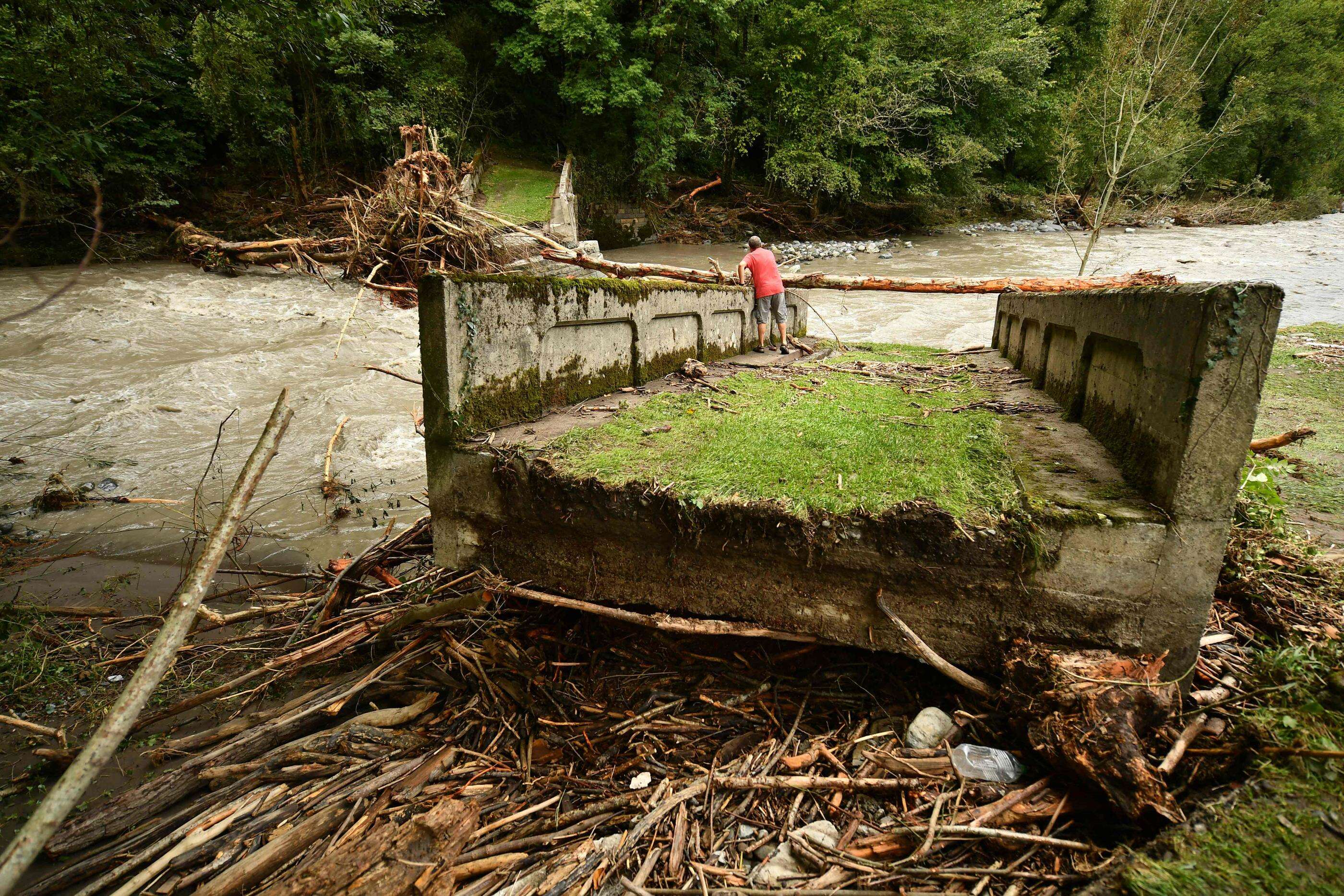 Inondations dans les Pyrénées-Atlantiques : des évacuations par hélicoptère et de nombreux foyers toujours sans électricité