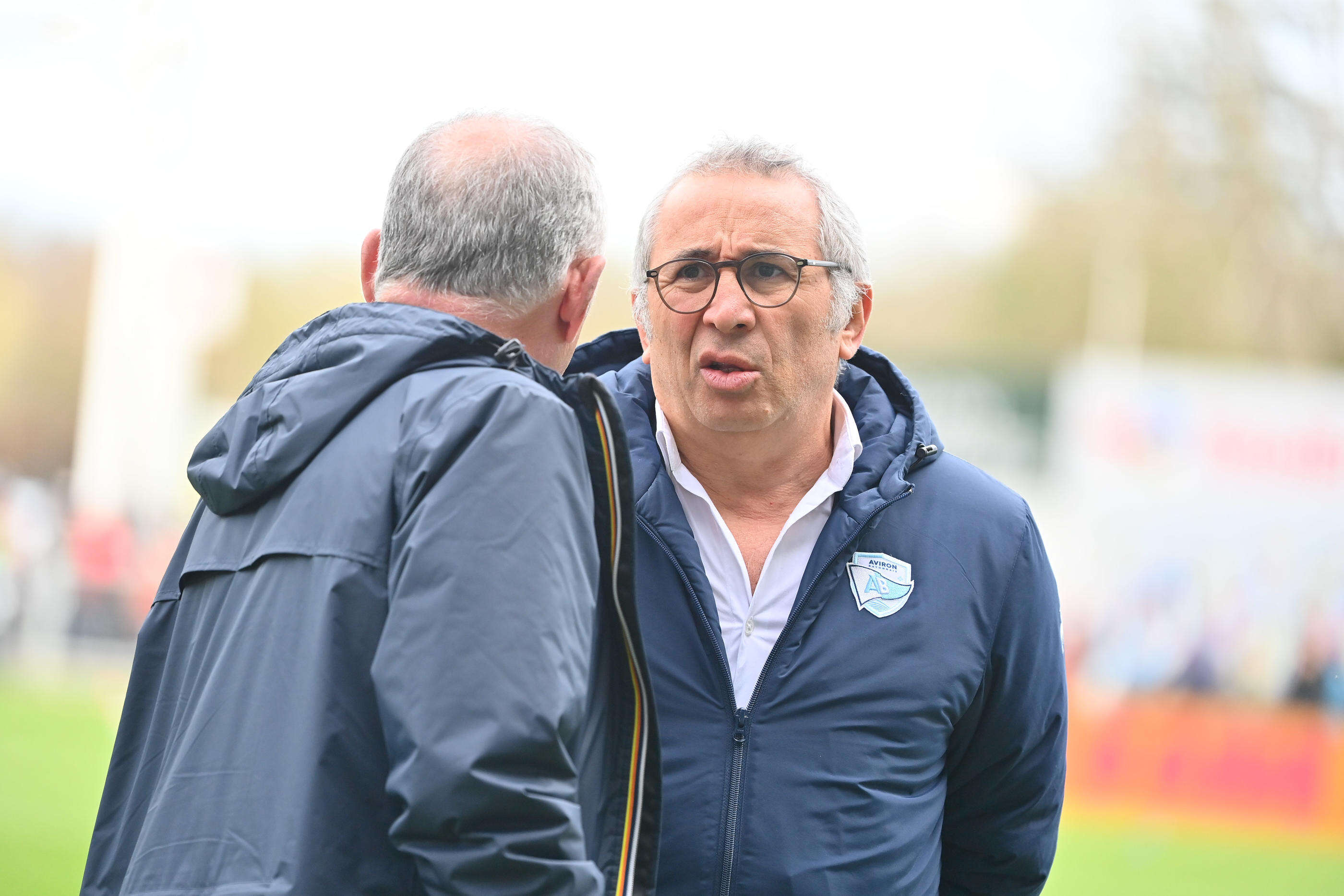 Top 14 : le président de l’Aviron bayonnais porte plainte contre Yannick Bru, manager de l’UBB