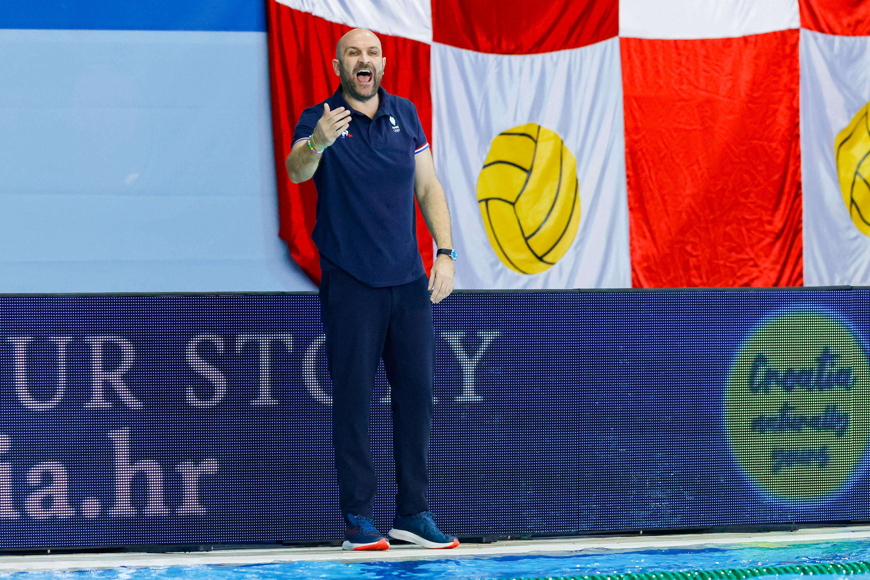 JO Paris 2024 : « On va prendre beaucoup d’infos », le coach du water-polo ravi de découvrir la piscine des Jeux