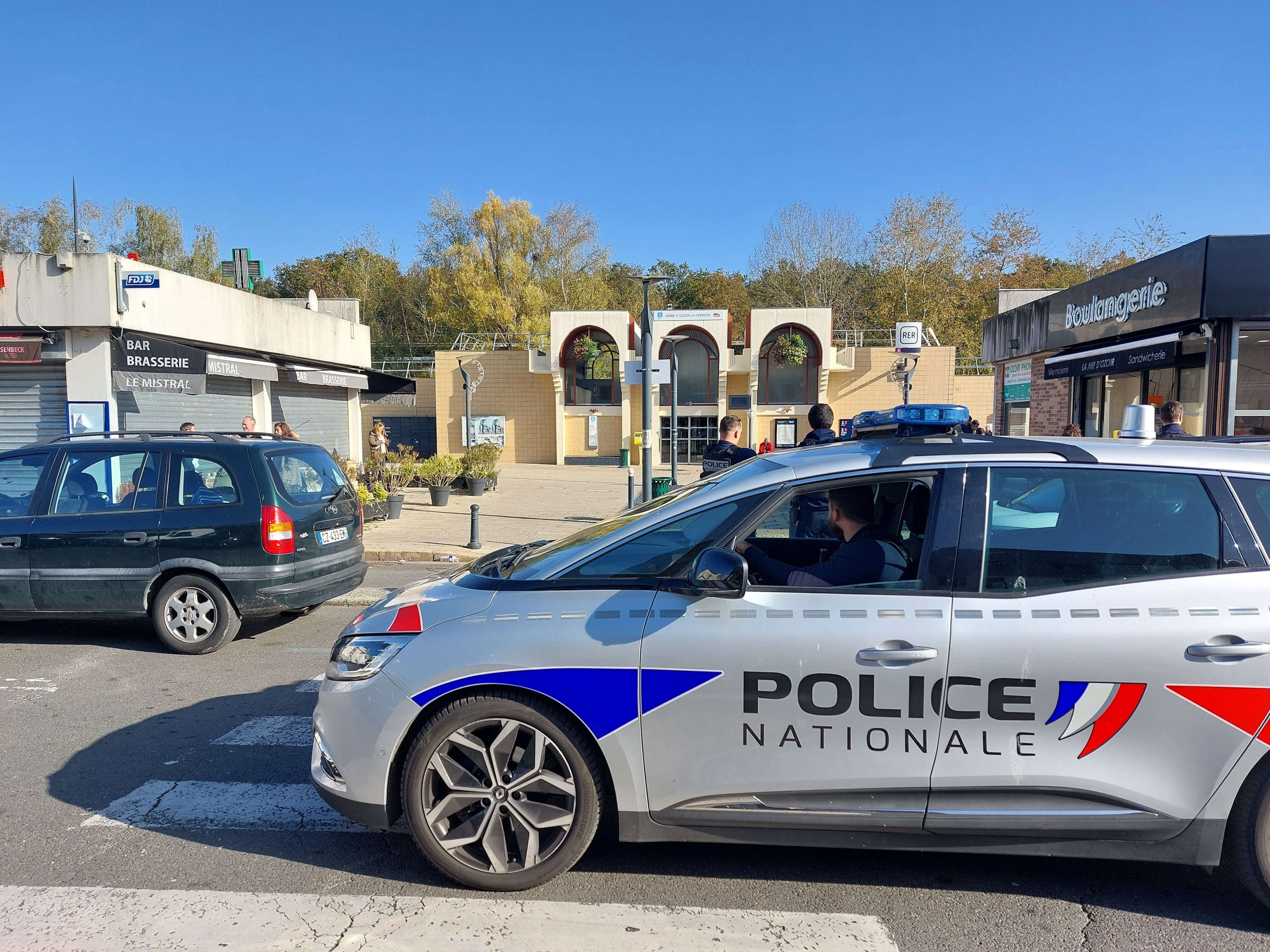 Agression dans le RER E en Seine-et-Marne : quatre mineurs de 16 et 17 ans présentés à un juge