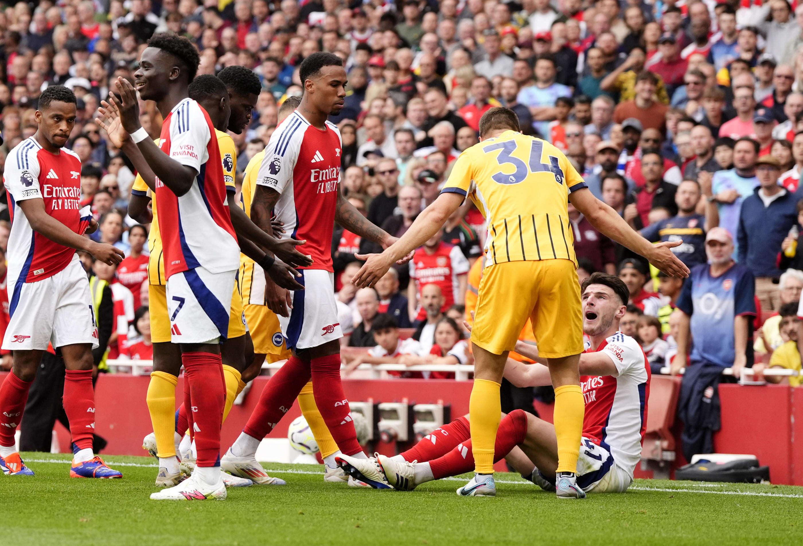 Premier League : victime d’une balayette Declan Rice est expulsé, les supporters d’Arsenal crient au scandale