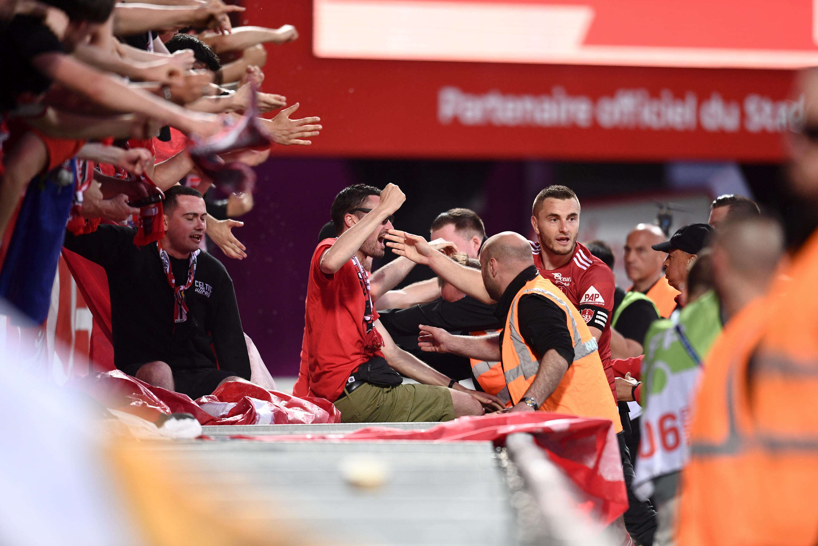 « On ne pouvait pas rêver mieux » : les supporters de Brest fous de joie avant d’affronter le Real et le Barça