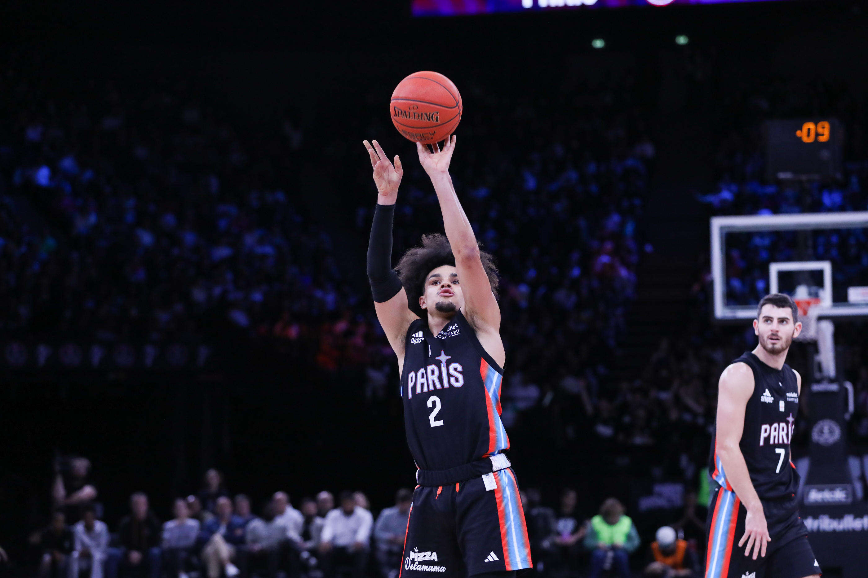 Paris Basketball-Strasbourg (106-74) : avec 29 points de Nadir Hifi, les Parisiens écrasent la SIG