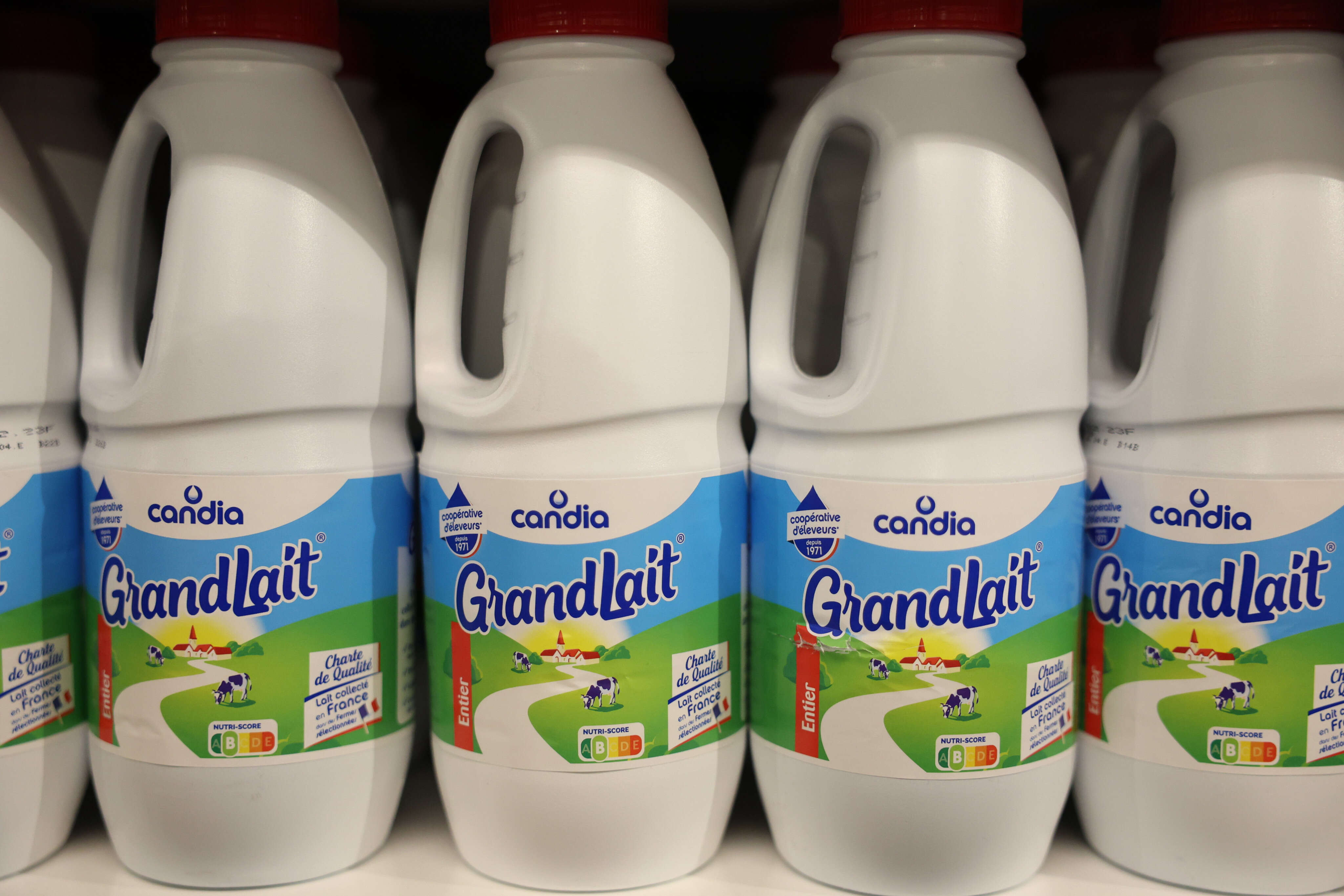 Des bouteilles de lait vendues chez Leclerc rappelées dans toute la France