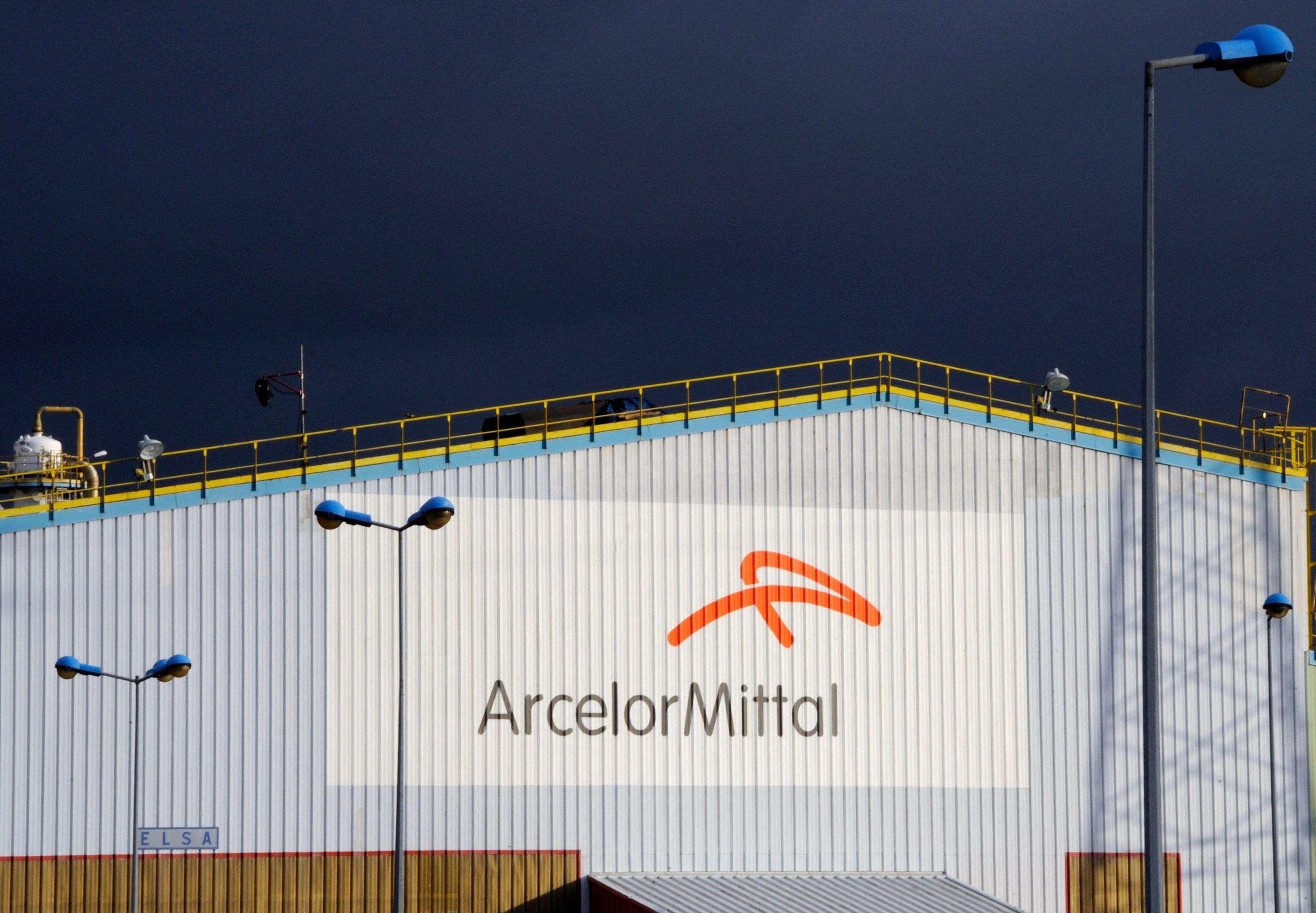 « Pour les salariés, c’est dur » : après Michelin, ArcelorMittal envisage la fermeture de deux sites en France