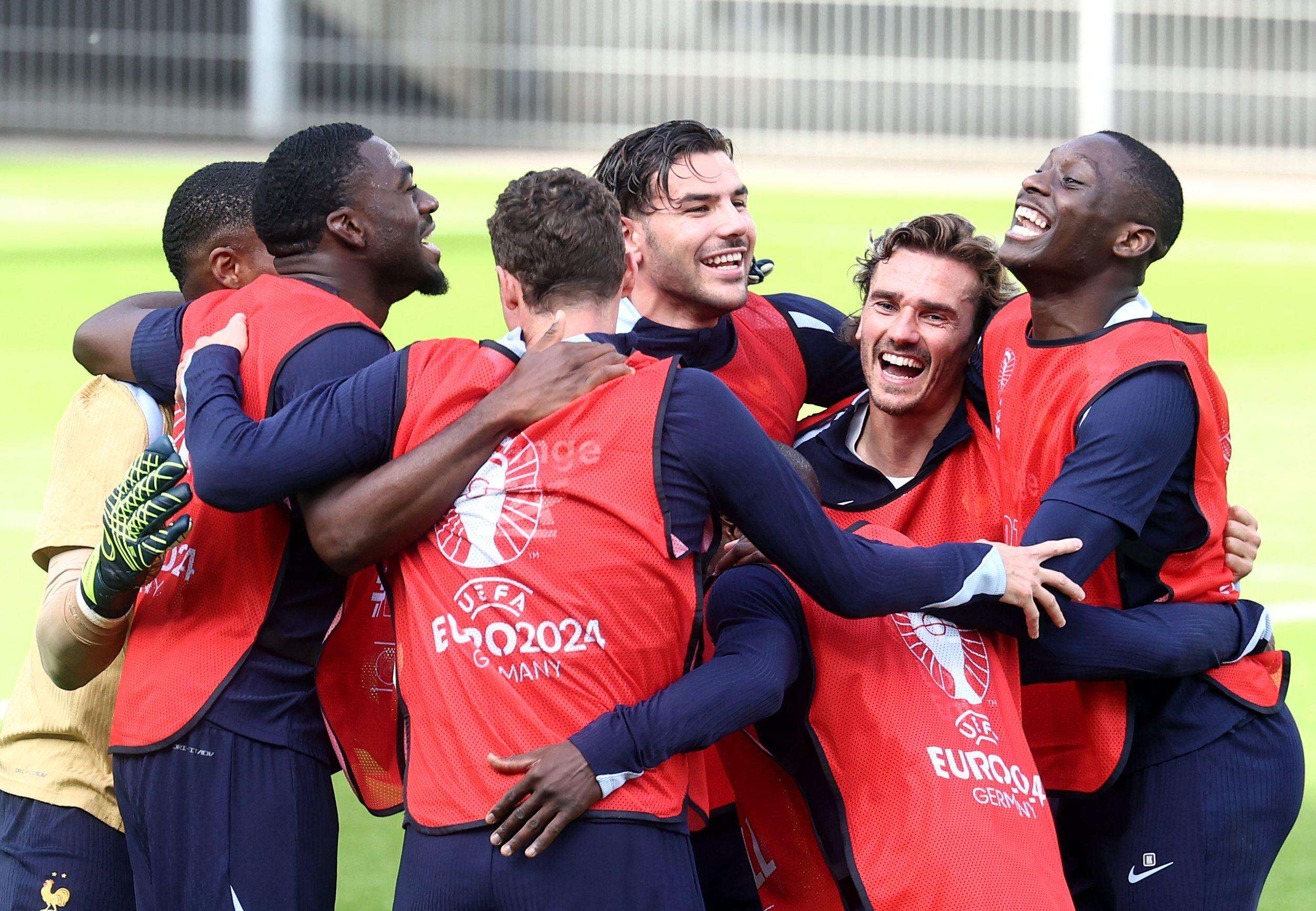 Euro 2024 : 4 000 supporters, une ambiance festive, des mômes heureux… Les Bleus ont déjà conquis Paderborn