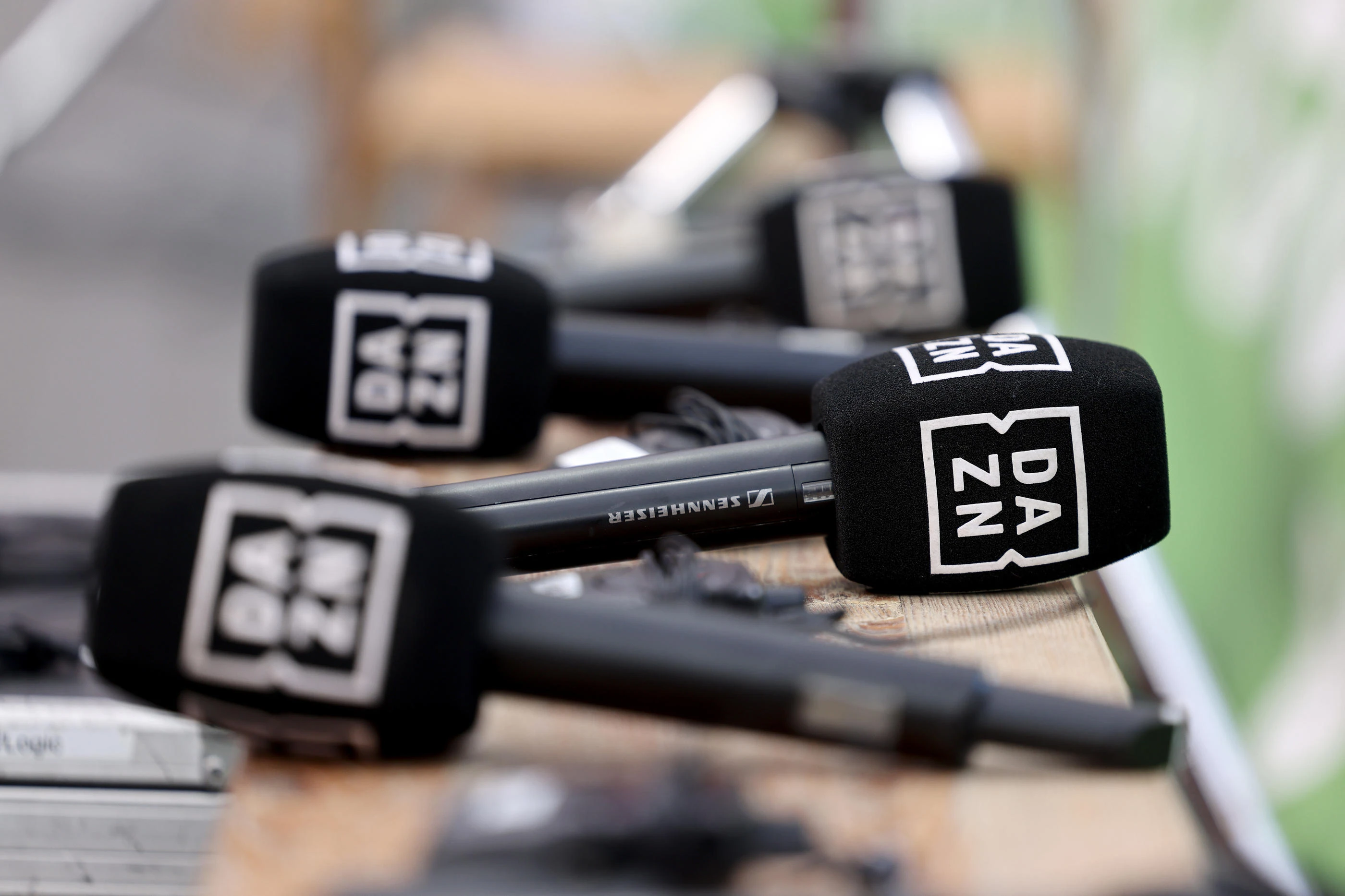 DAZN, BeIN et maintenant la surprise Warner Bros… « Panique à bord » autour des droits TV de la Ligue 1