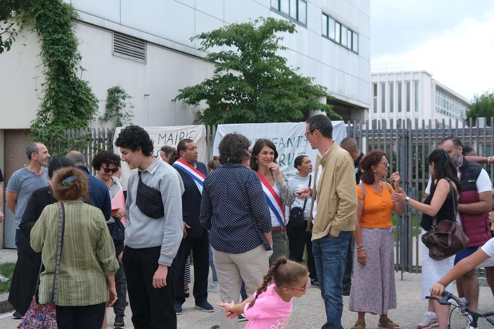 Romainville : toujours sans solution de logement pérenne, la famille Diabara ballotée d’un hôtel social à un autre