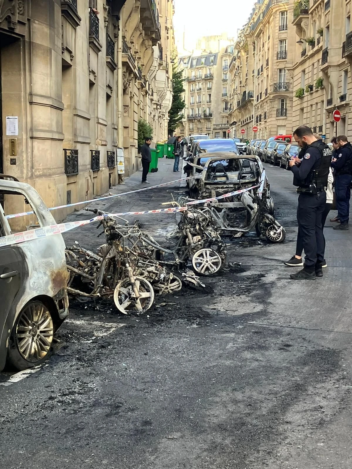 Paris : la piste criminelle privilégiée après l’incendie d’une vingtaine de véhicules