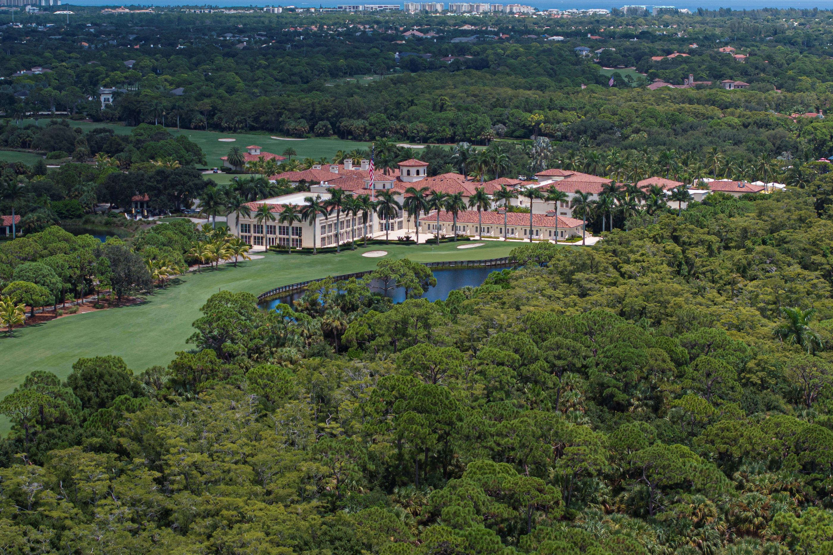 AK-47, suspect, fuite en voiture… Ce que l’on sait des coups de feu près de Donald Trump sur son terrain de golf en Floride