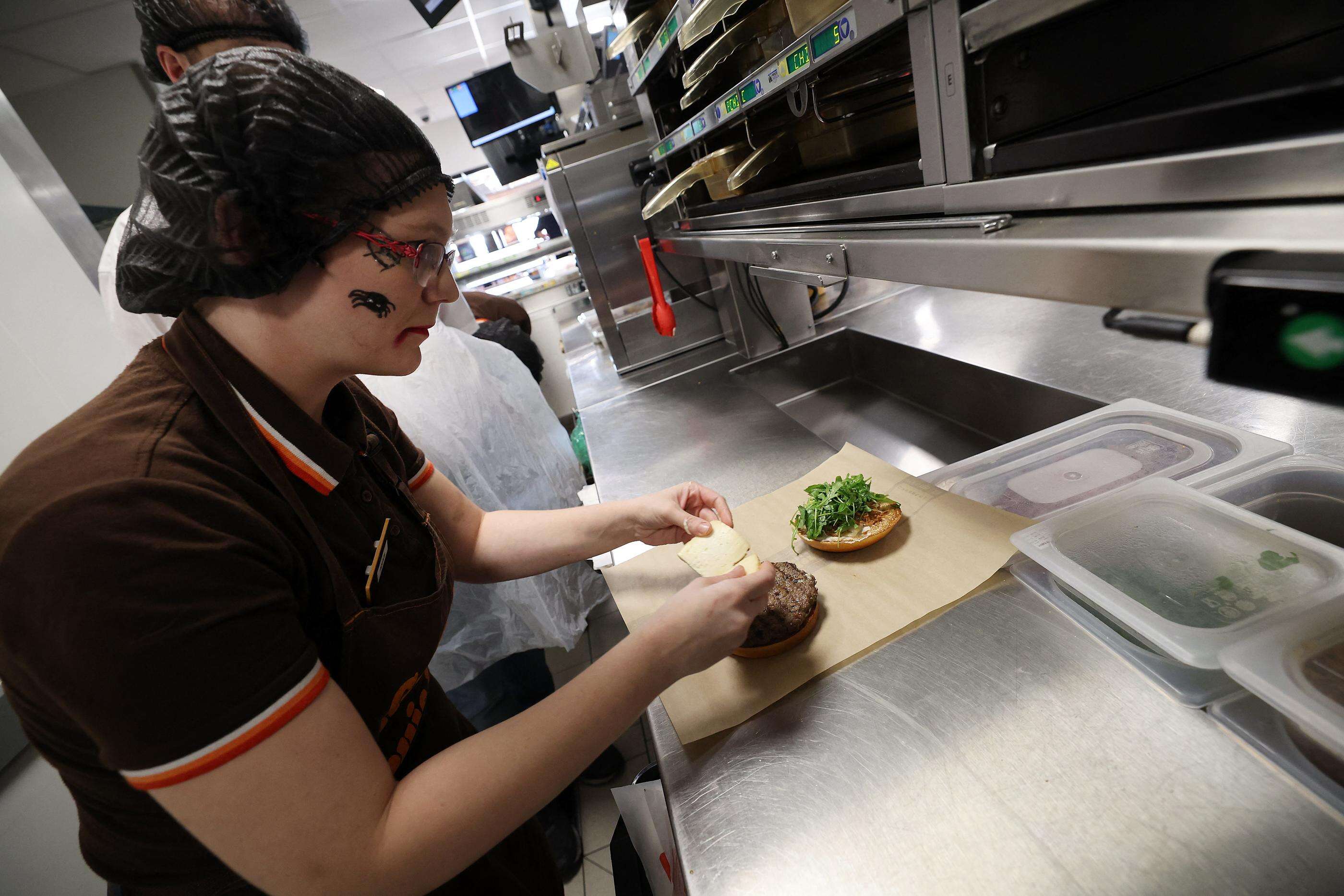 Burger King lance le hamburger au maroilles dans les Hauts-de-France pour fêter la victoire du Losc sur le Real