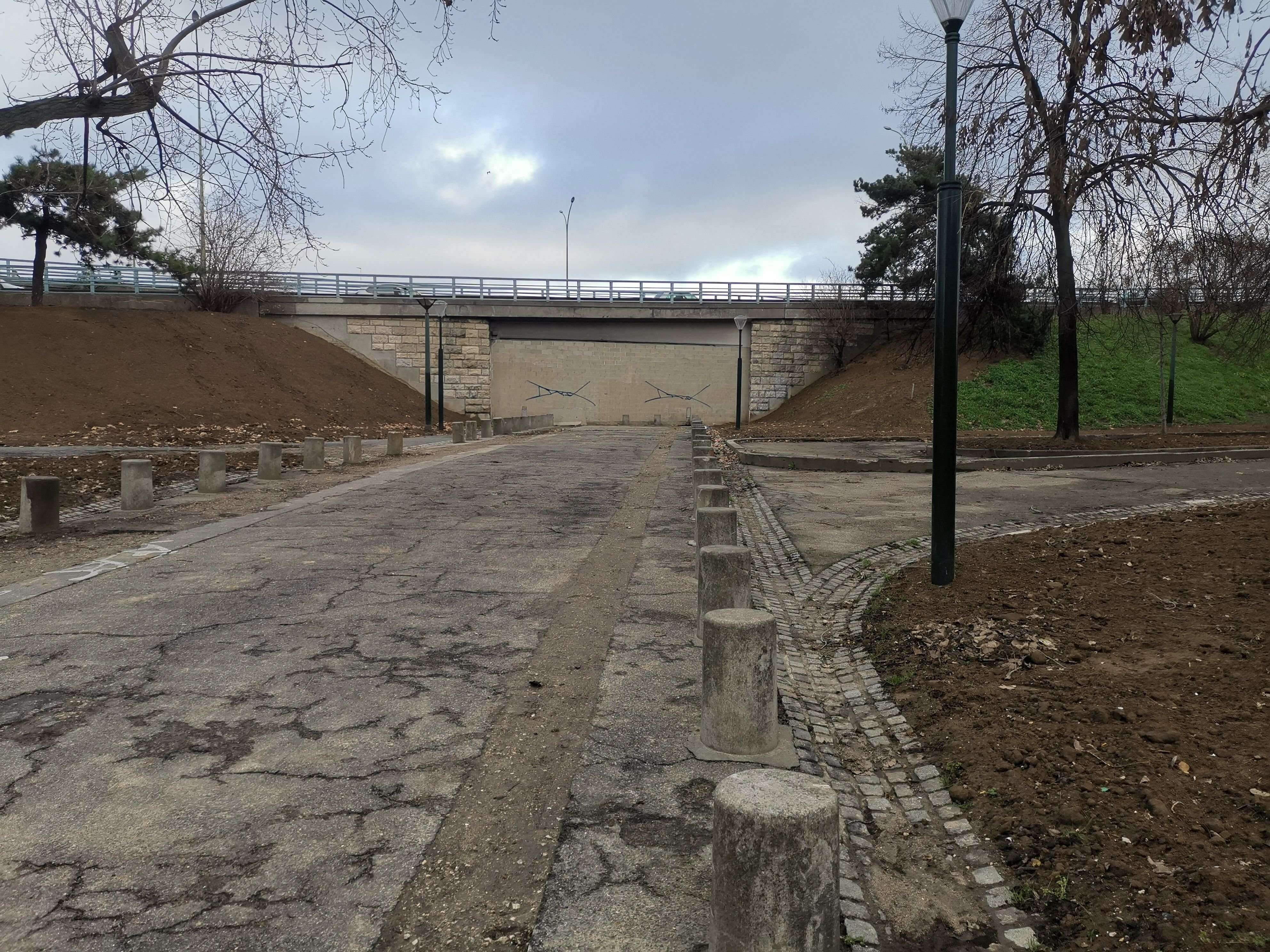 « Un slogan à dégueuler » : entre Paris et Pantin, le « mur de la honte » recouvert d’un tag injurieux