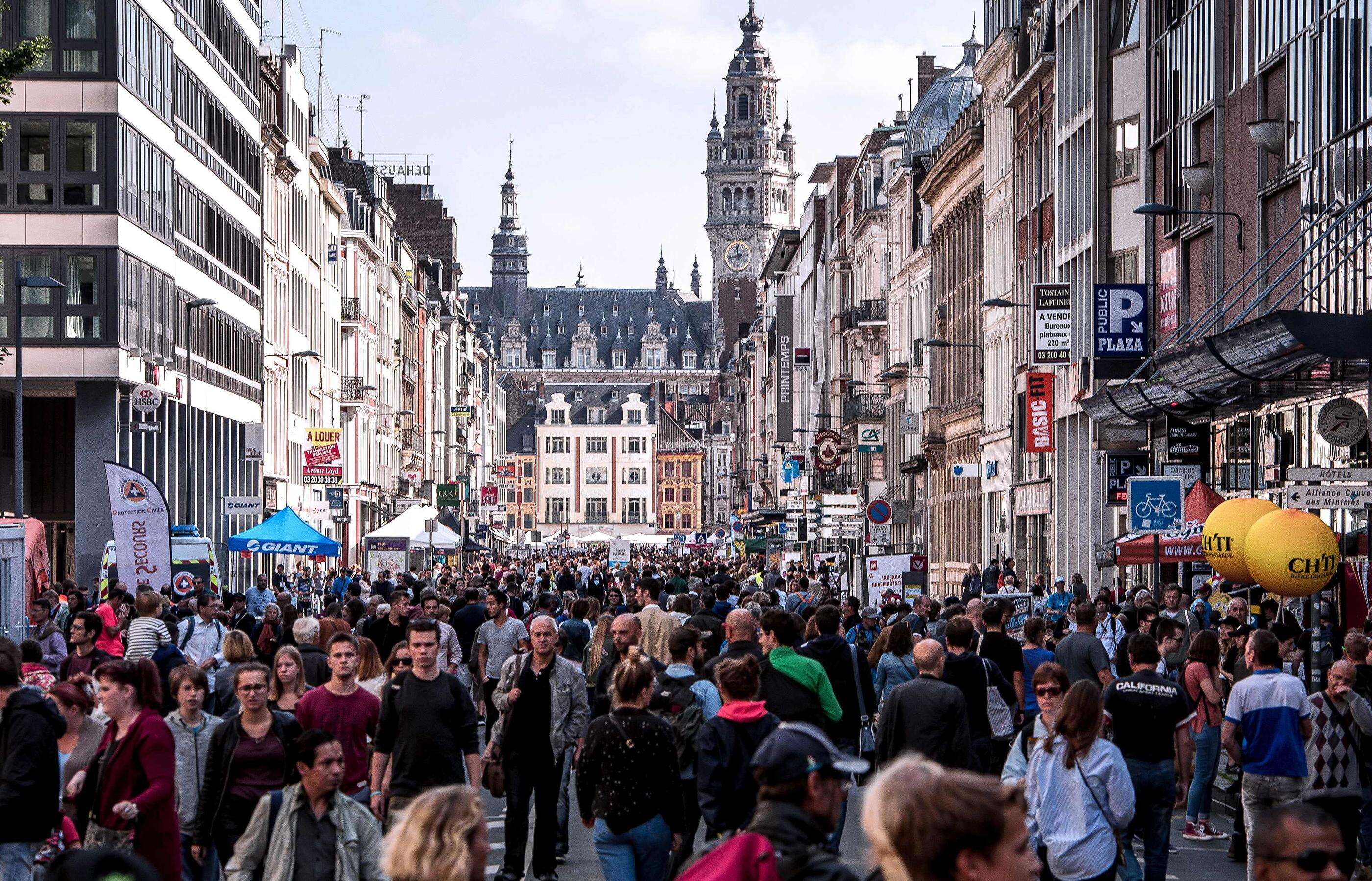 La Braderie de Lille, décalée à cause des Jeux de Paris, s’ouvre ce samedi