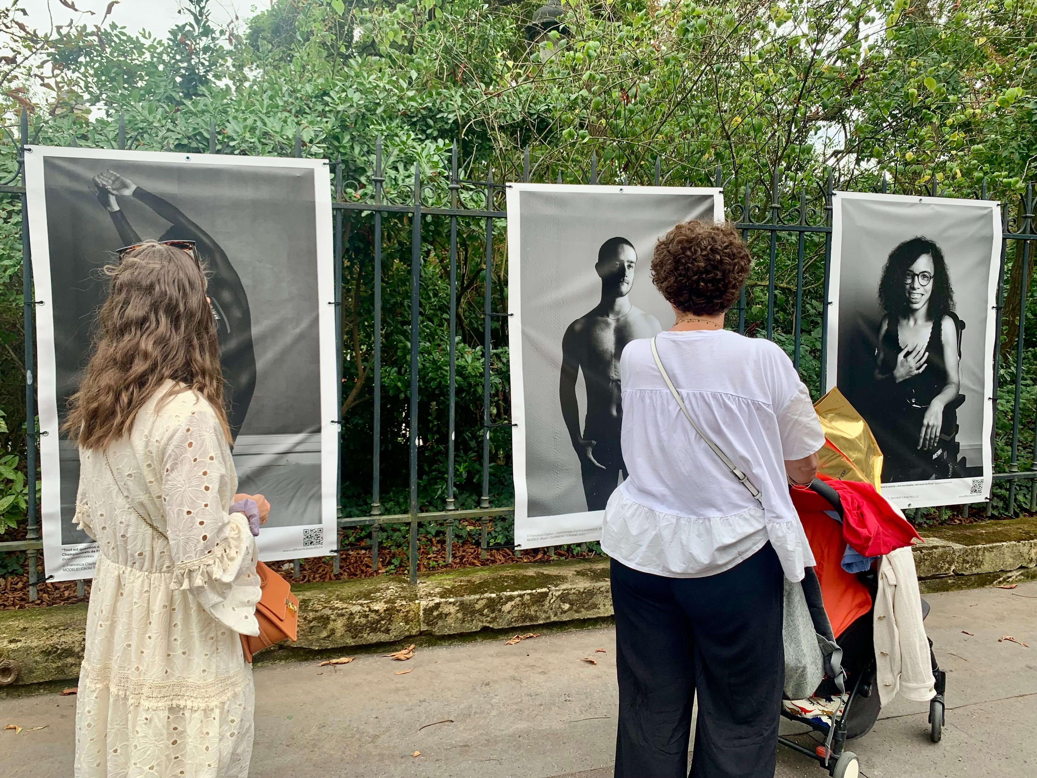 Paris : aux Buttes-Chaumont, 100 photos mettent à nu les handicaps à quelques jours des Jeux paralympiques